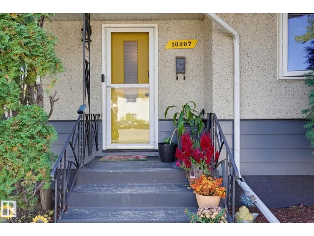 NW - 10207 & 10209 120 AV, Edmonton 4