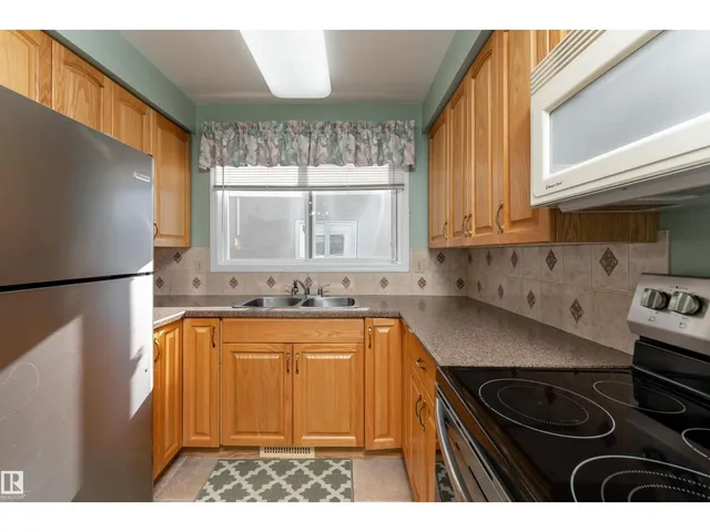 720 KNOTTWOOD RD S, Edmonton 3