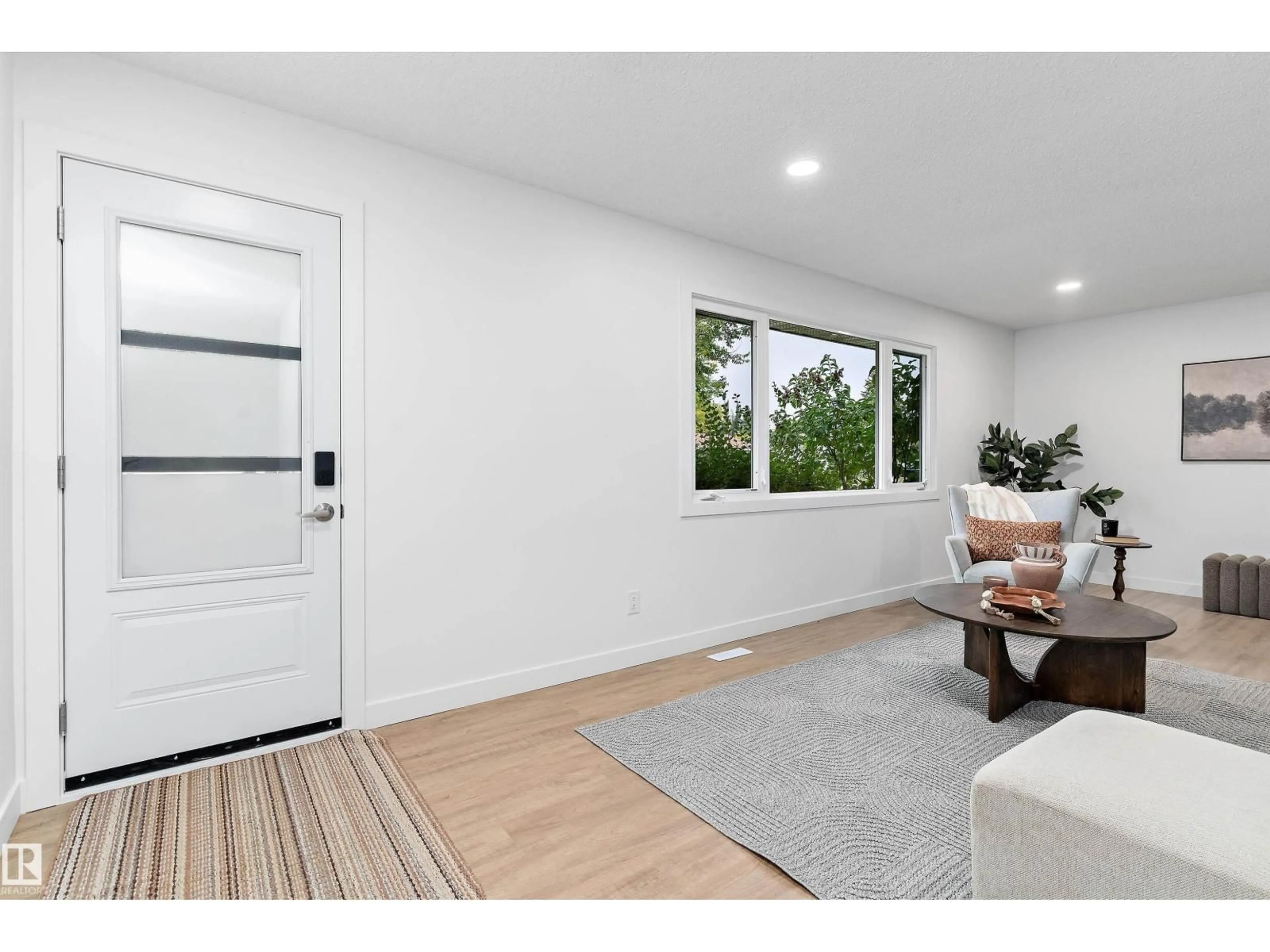 Indoor entryway for 5 GLENBROOK BV, Sherwood Park Alberta T8A2Y9