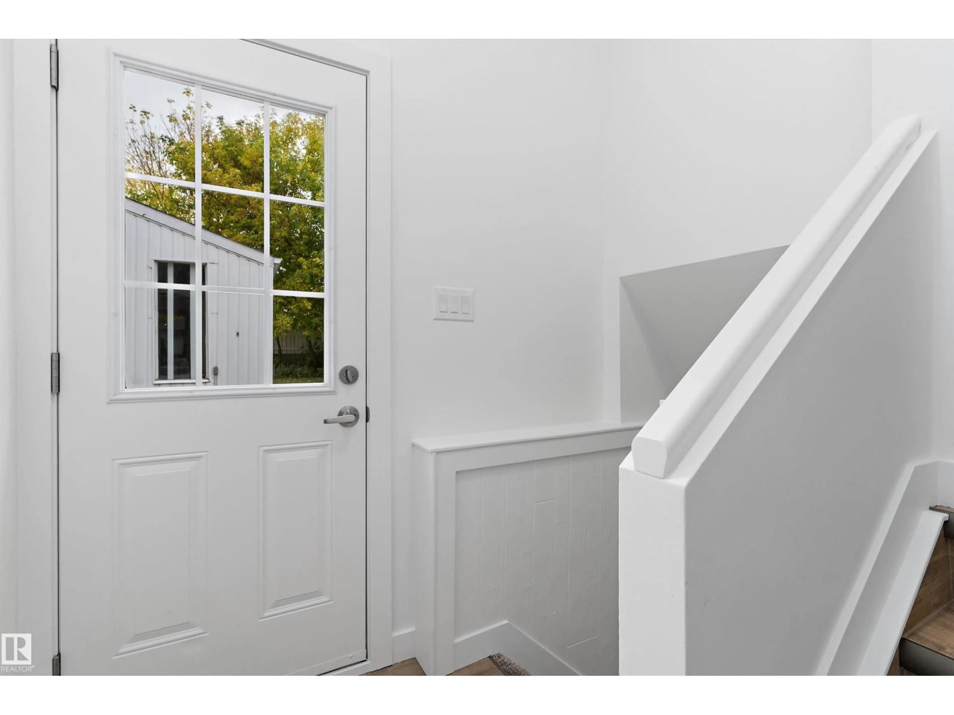 Indoor entryway for 5 GLENBROOK BV, Sherwood Park Alberta T8A2Y9