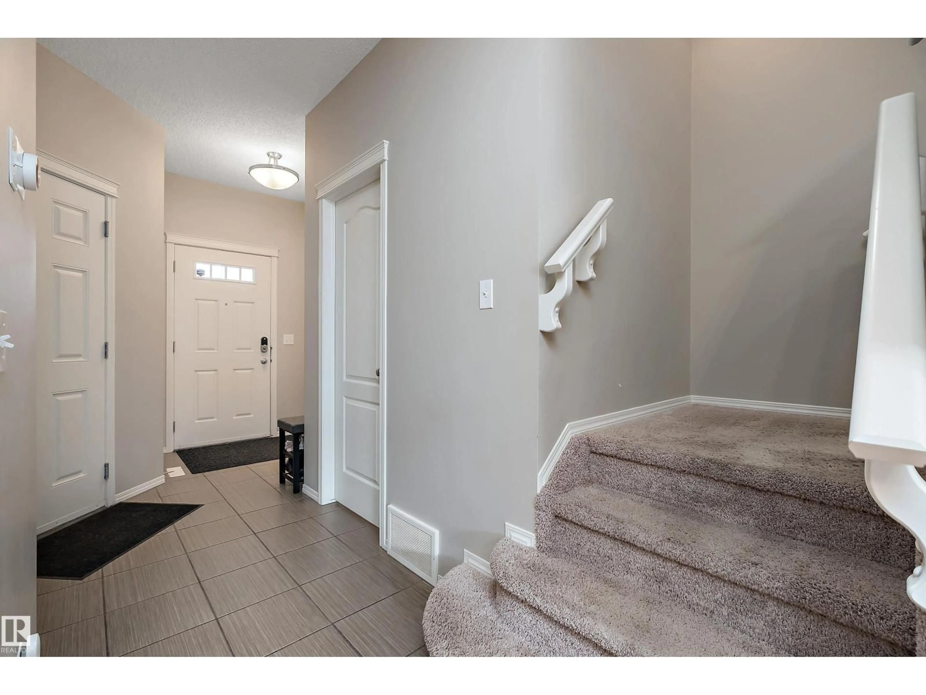 Indoor entryway for 17005 120 ST, Edmonton Alberta T5X0H6