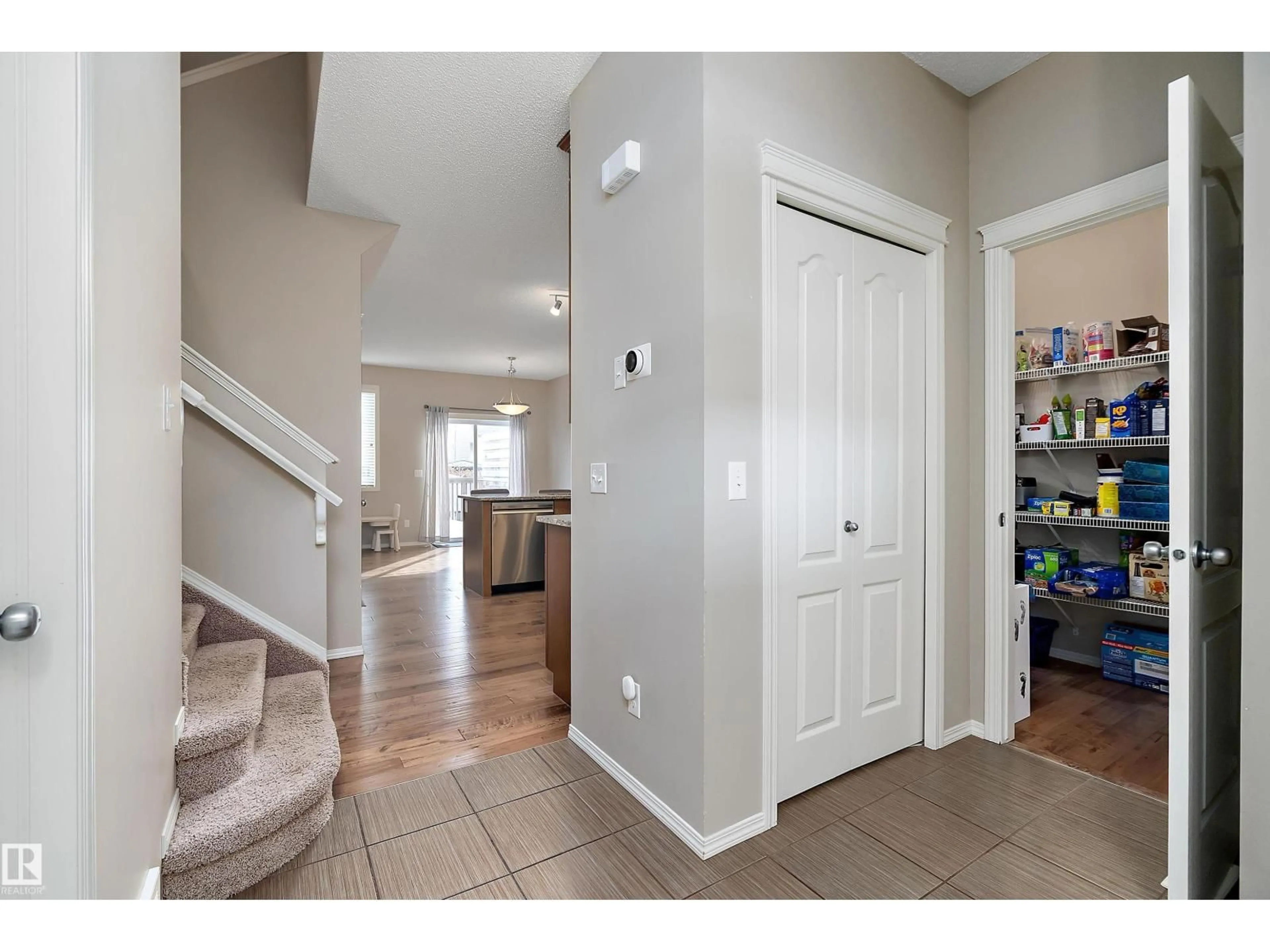 Indoor entryway for 17005 120 ST, Edmonton Alberta T5X0H6