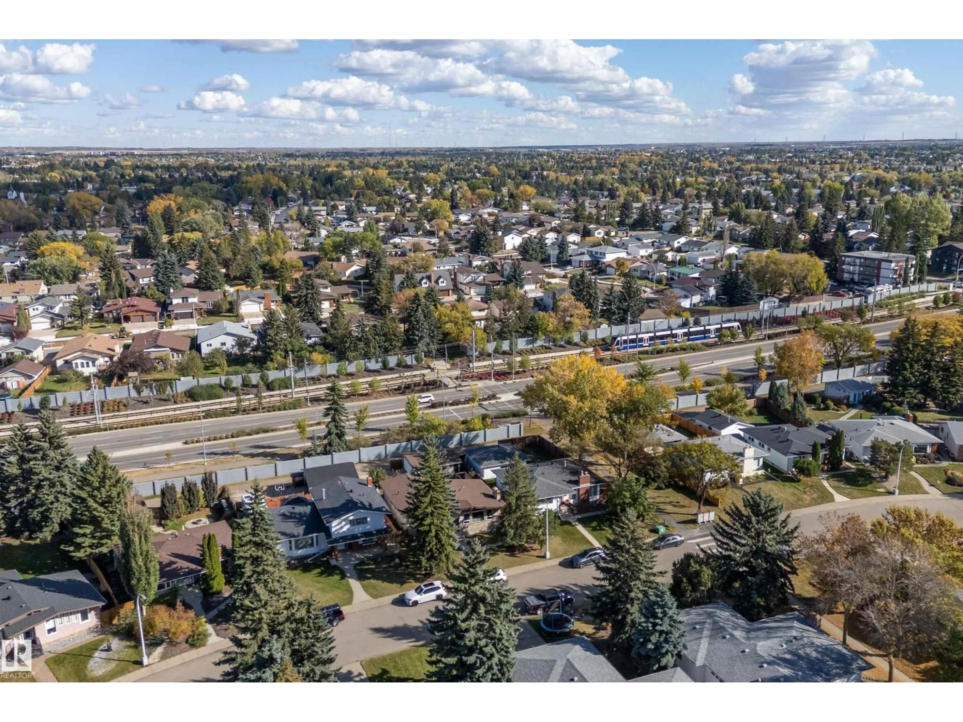 A pic from outside/outdoor area/front of a property/back of a property/a pic from drone, street for 800 LEE RIDGE RD, Edmonton Alberta T6K0P8