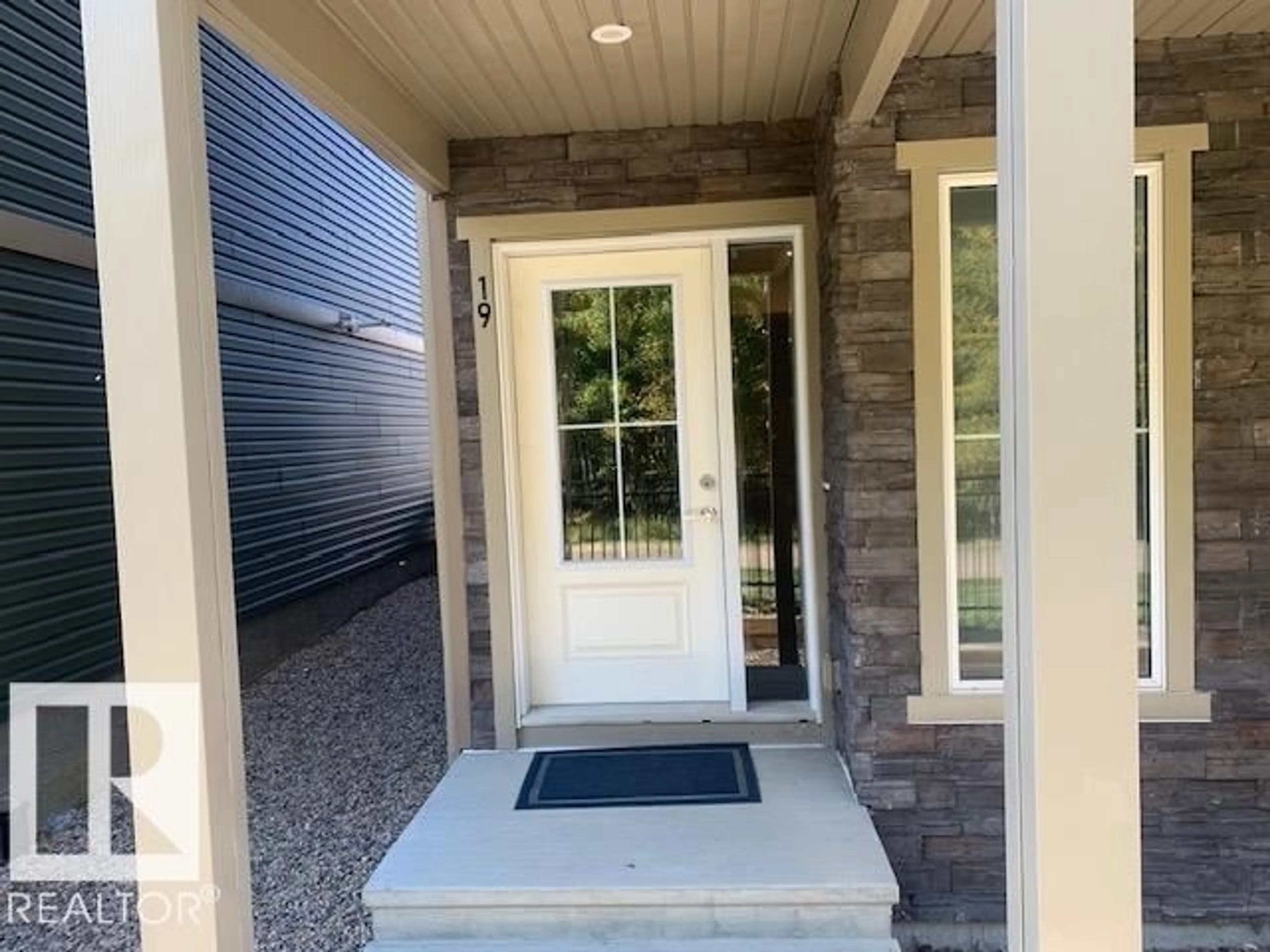 Indoor entryway for 1051 - 19 GRAYDON HILL BV, Edmonton Alberta T6W3C8