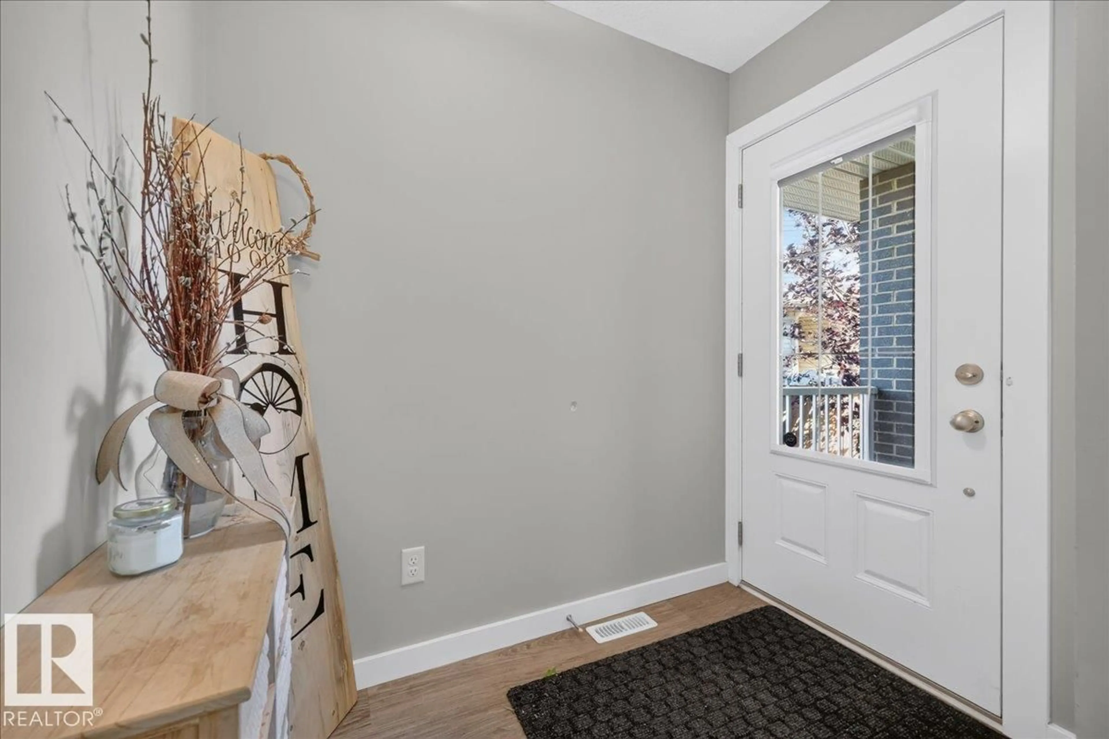 Indoor entryway for 20528 128 AV, Edmonton Alberta T5S0L8
