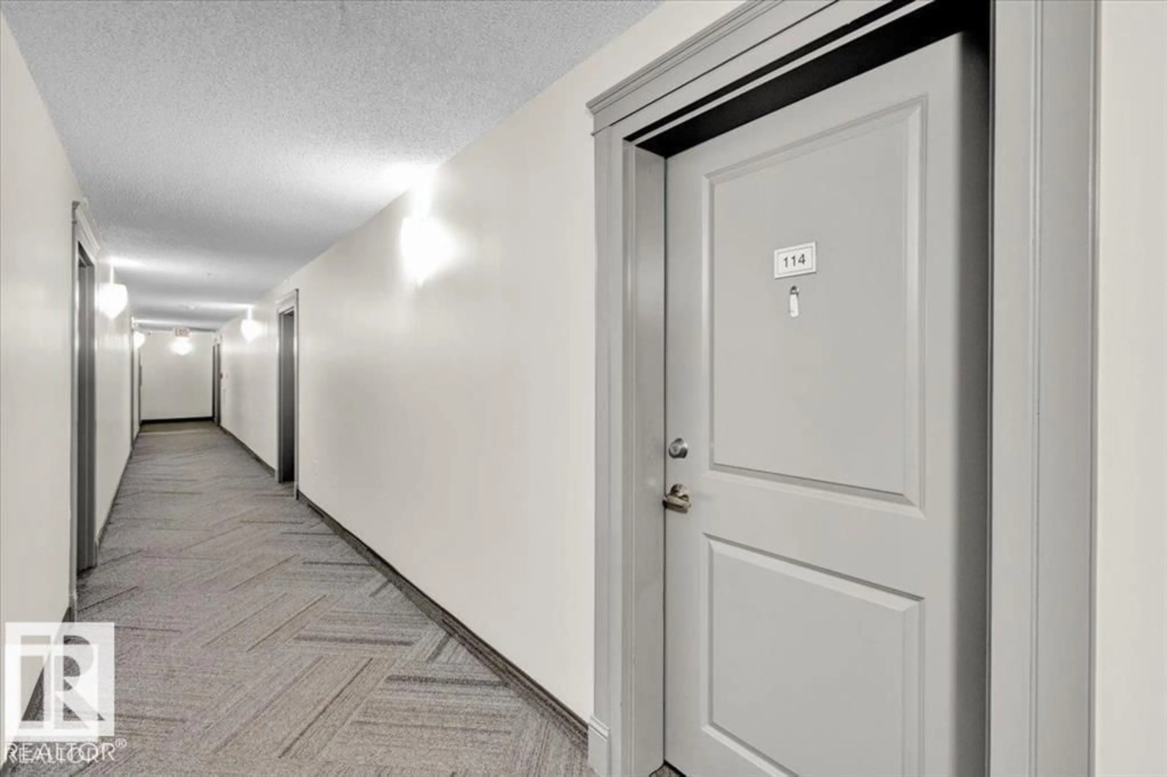 Indoor foyer for 114 - 11453 ELLERSLIE RD SW, Edmonton Alberta T6W1T3