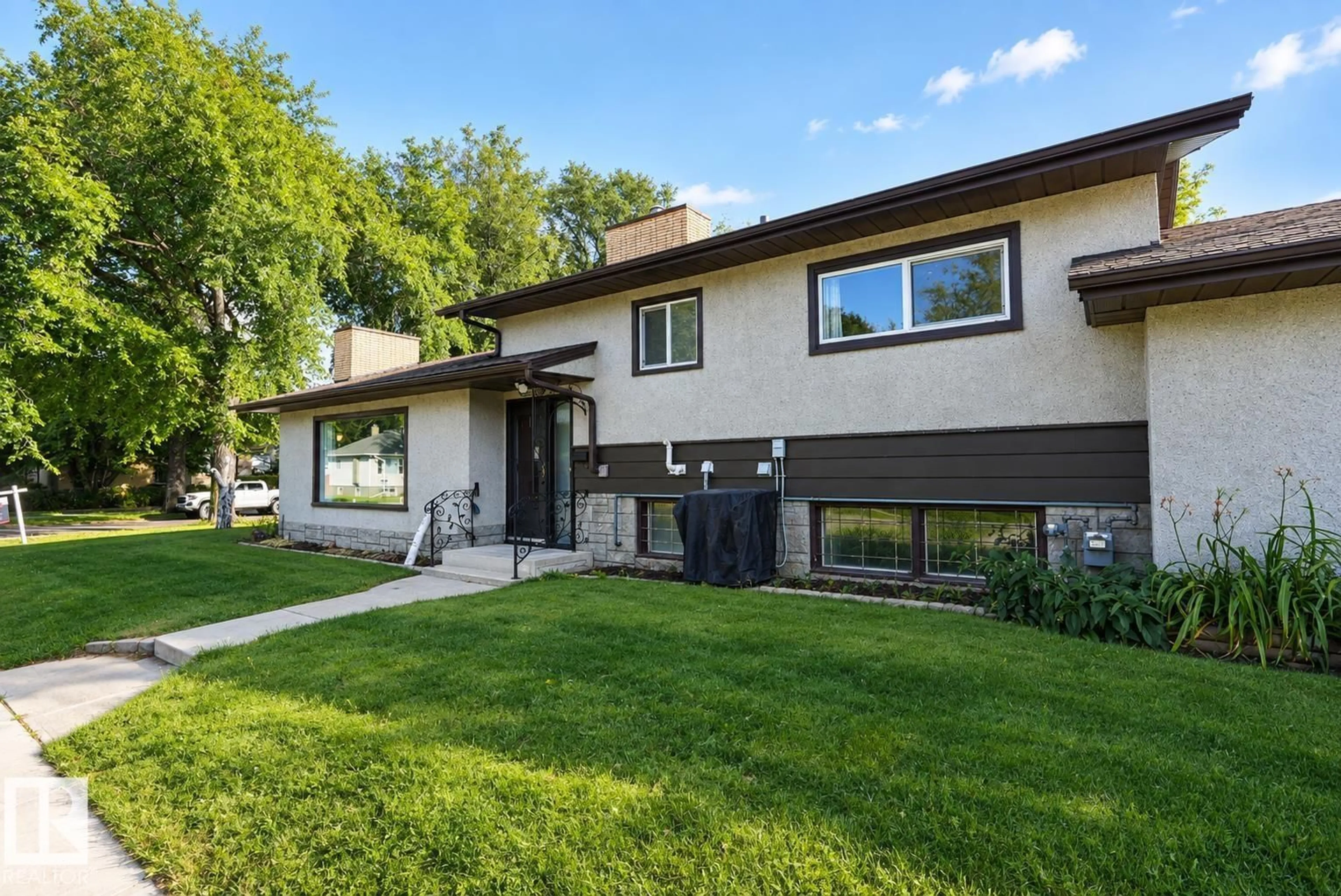 Home with vinyl exterior material, unknown for 5303 119 AV, Edmonton Alberta T5W1H8