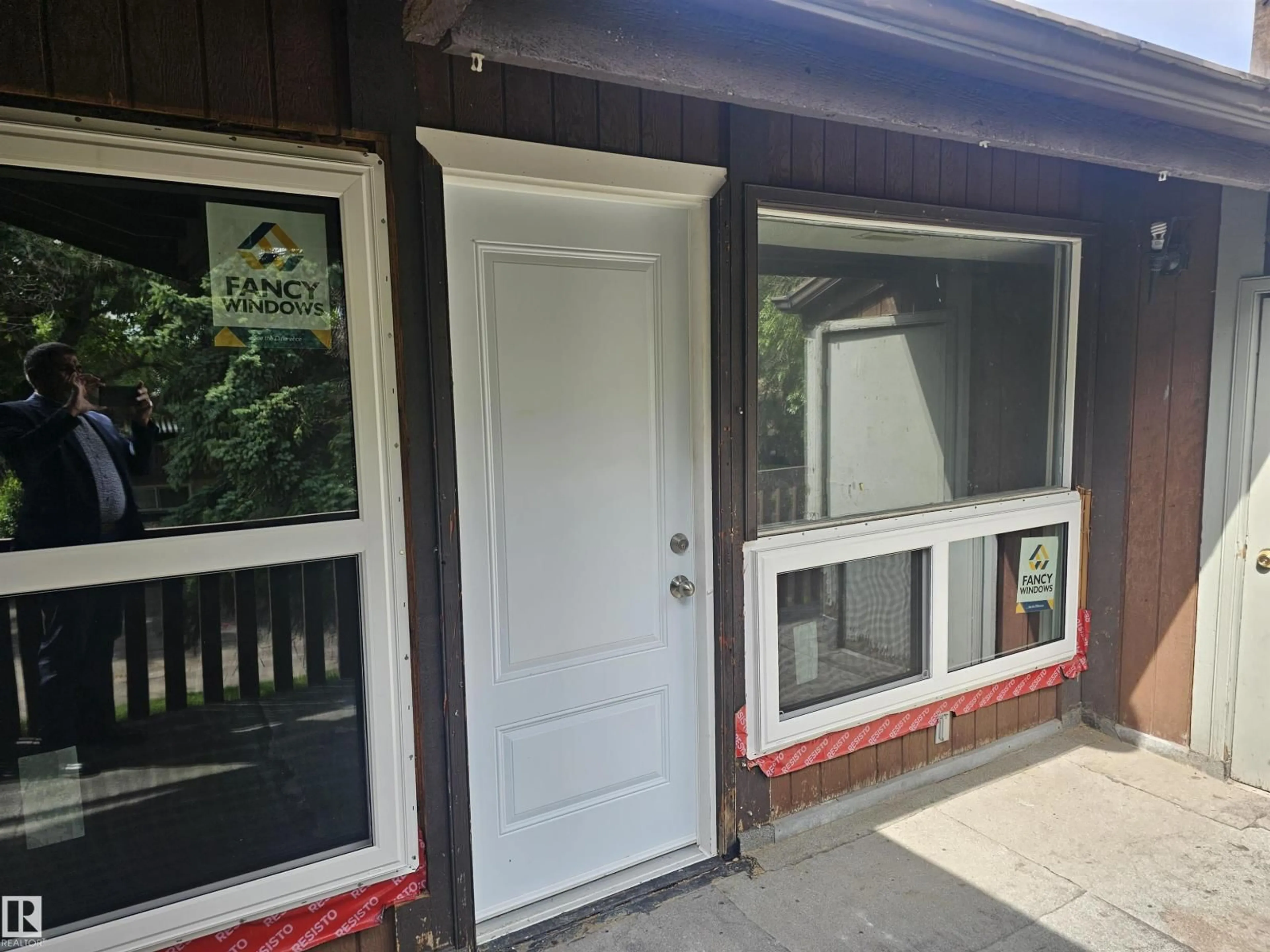 Unknown for 11822 39 ST, Edmonton Alberta T5W2J5