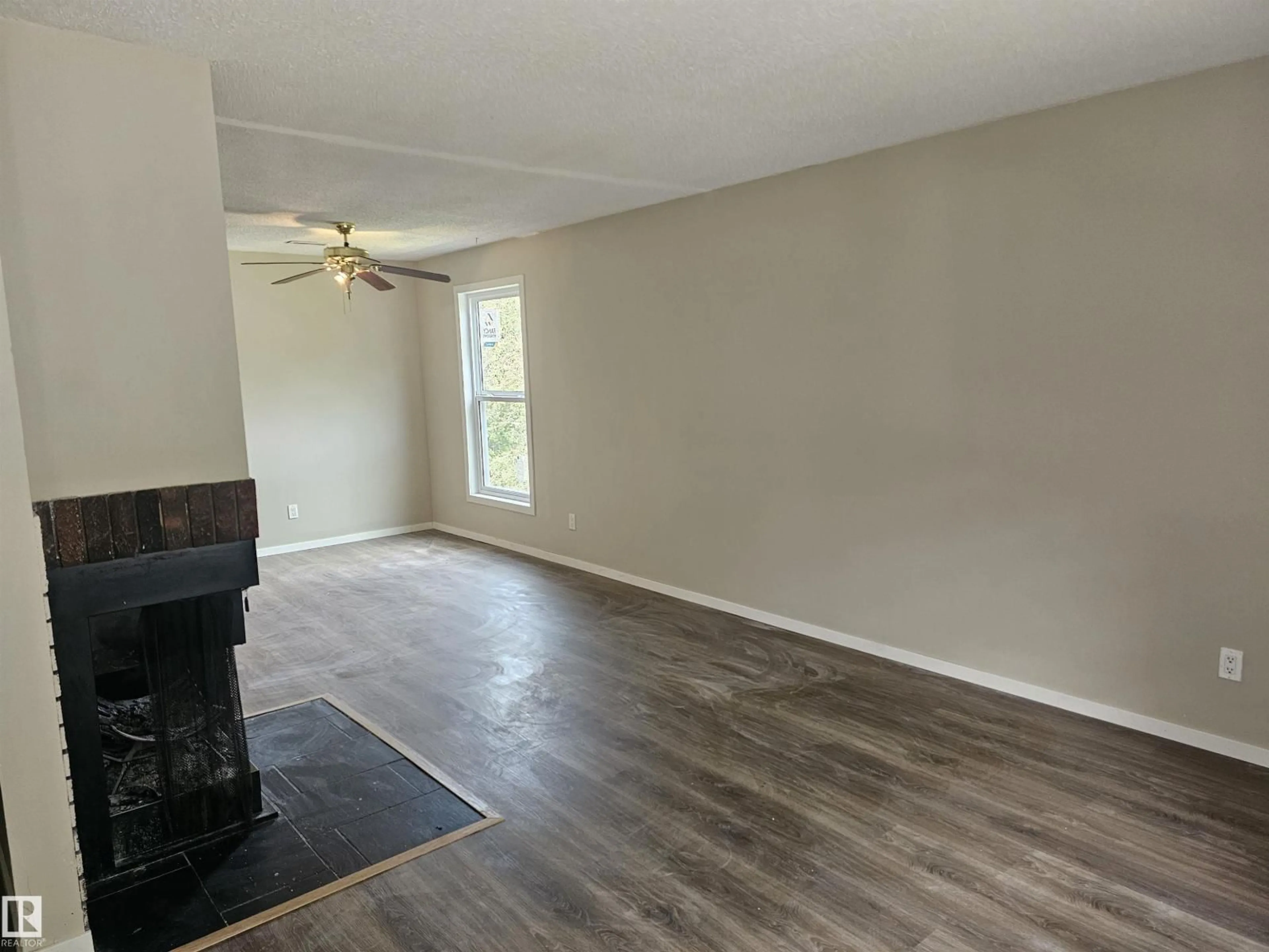 A pic of a room for 11822 39 ST, Edmonton Alberta T5W2J5