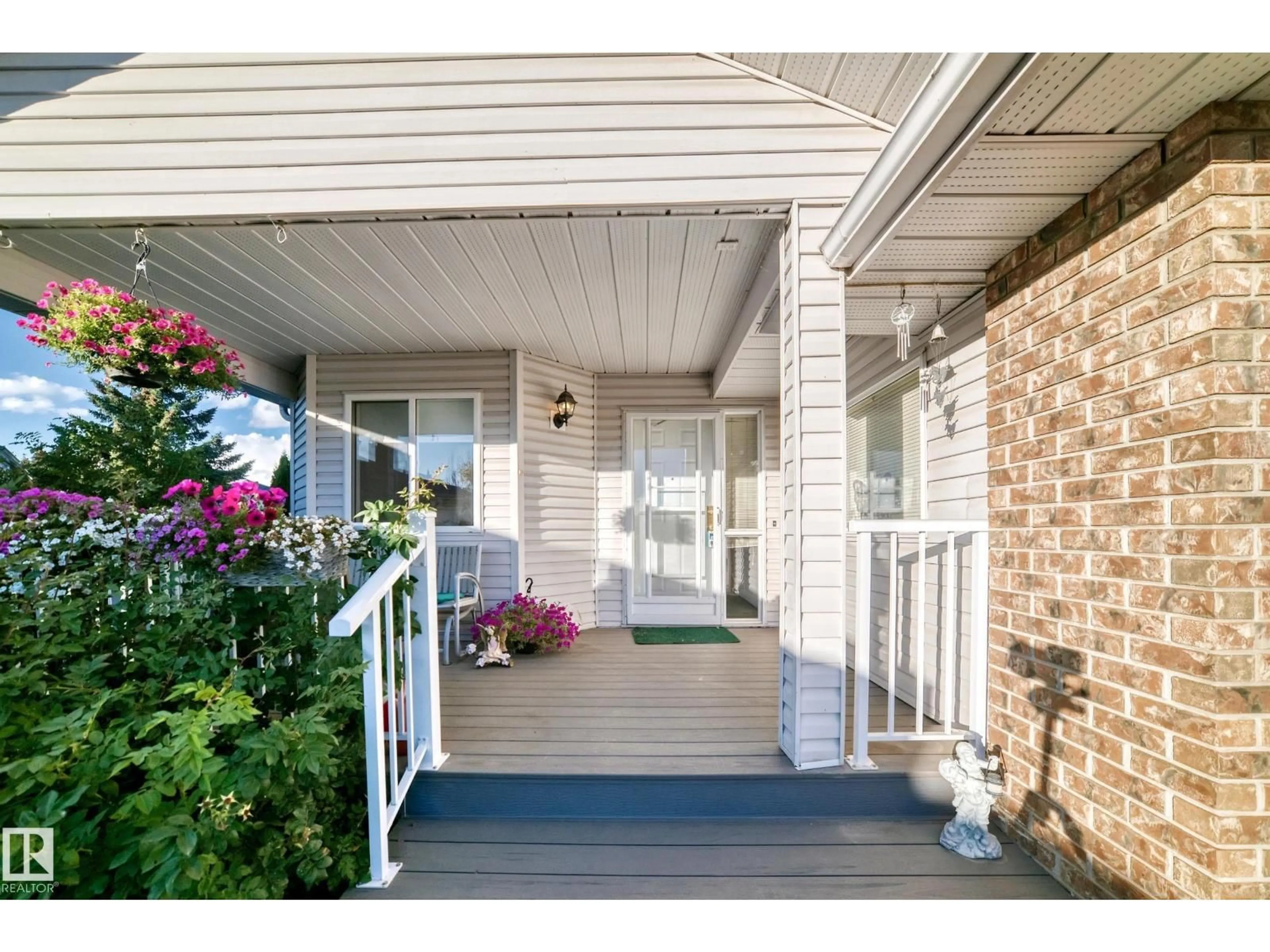 Indoor entryway for 111 LAKESIDE PL, Leduc Alberta T9E6P3