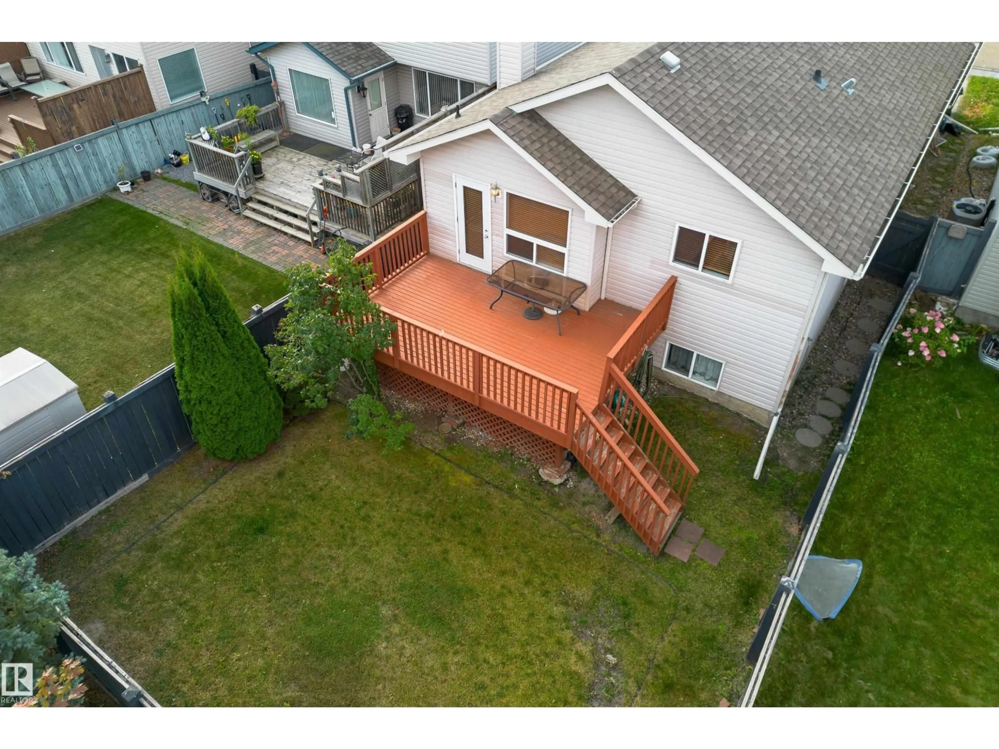 A pic from outside/outdoor area/front of a property/back of a property/a pic from drone, street for SW - 812 BARNES LINK LI, Edmonton Alberta T6W1E8