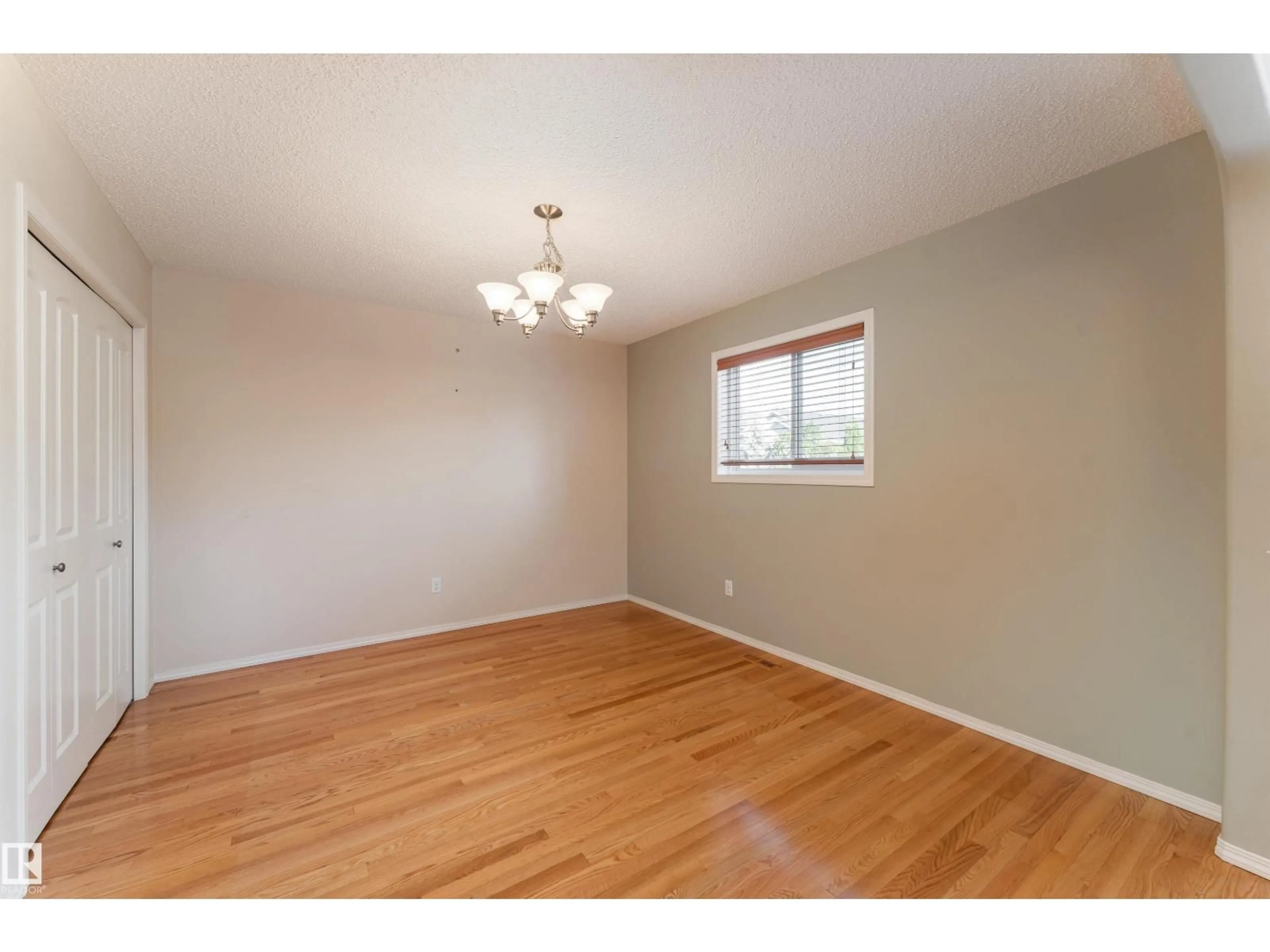 A pic of a room for SW - 812 BARNES LINK LI, Edmonton Alberta T6W1E8