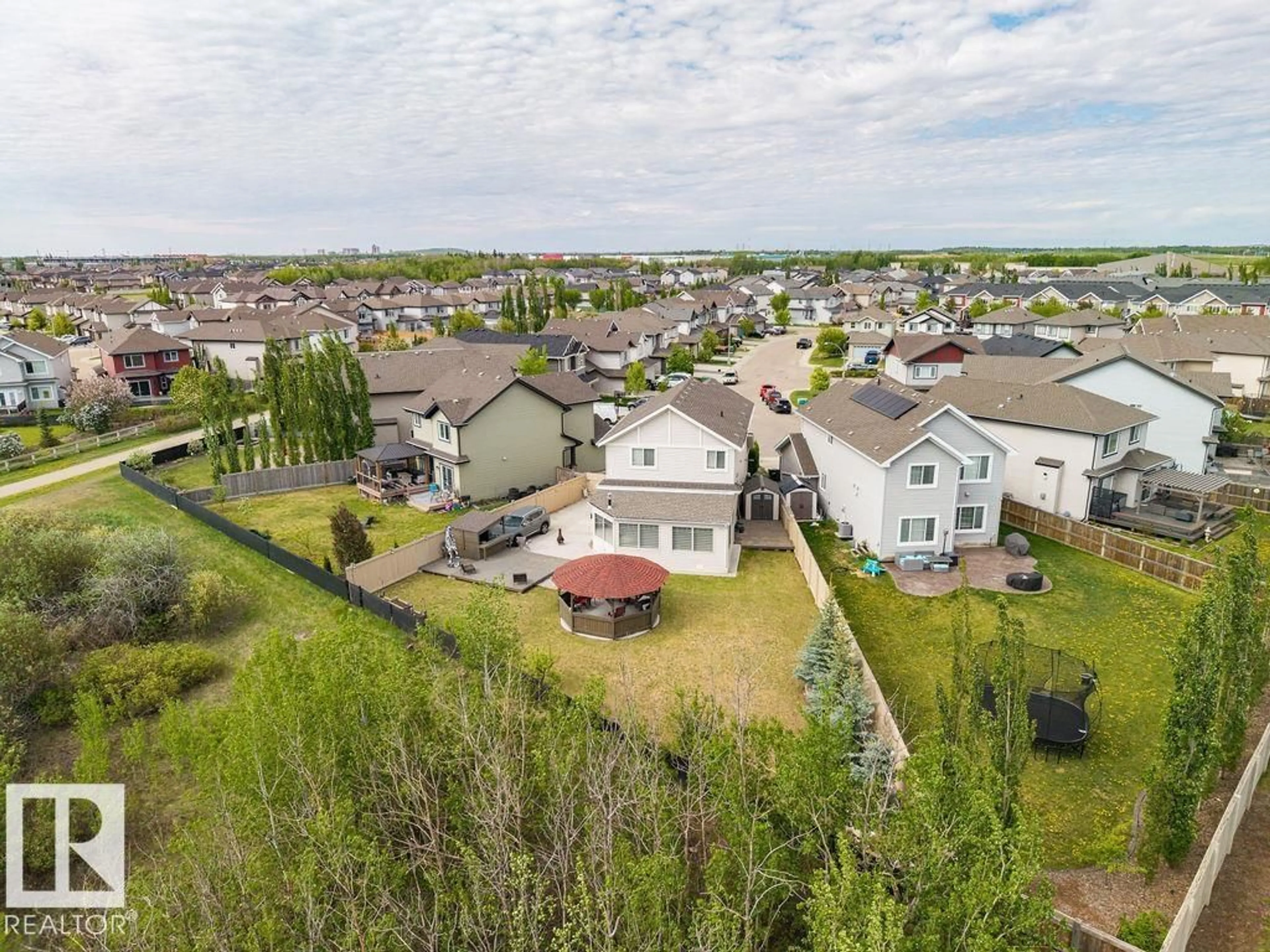 A pic from outside/outdoor area/front of a property/back of a property/a pic from drone, unknown for NW - 13703 166 AV, Edmonton Alberta T6V0H5