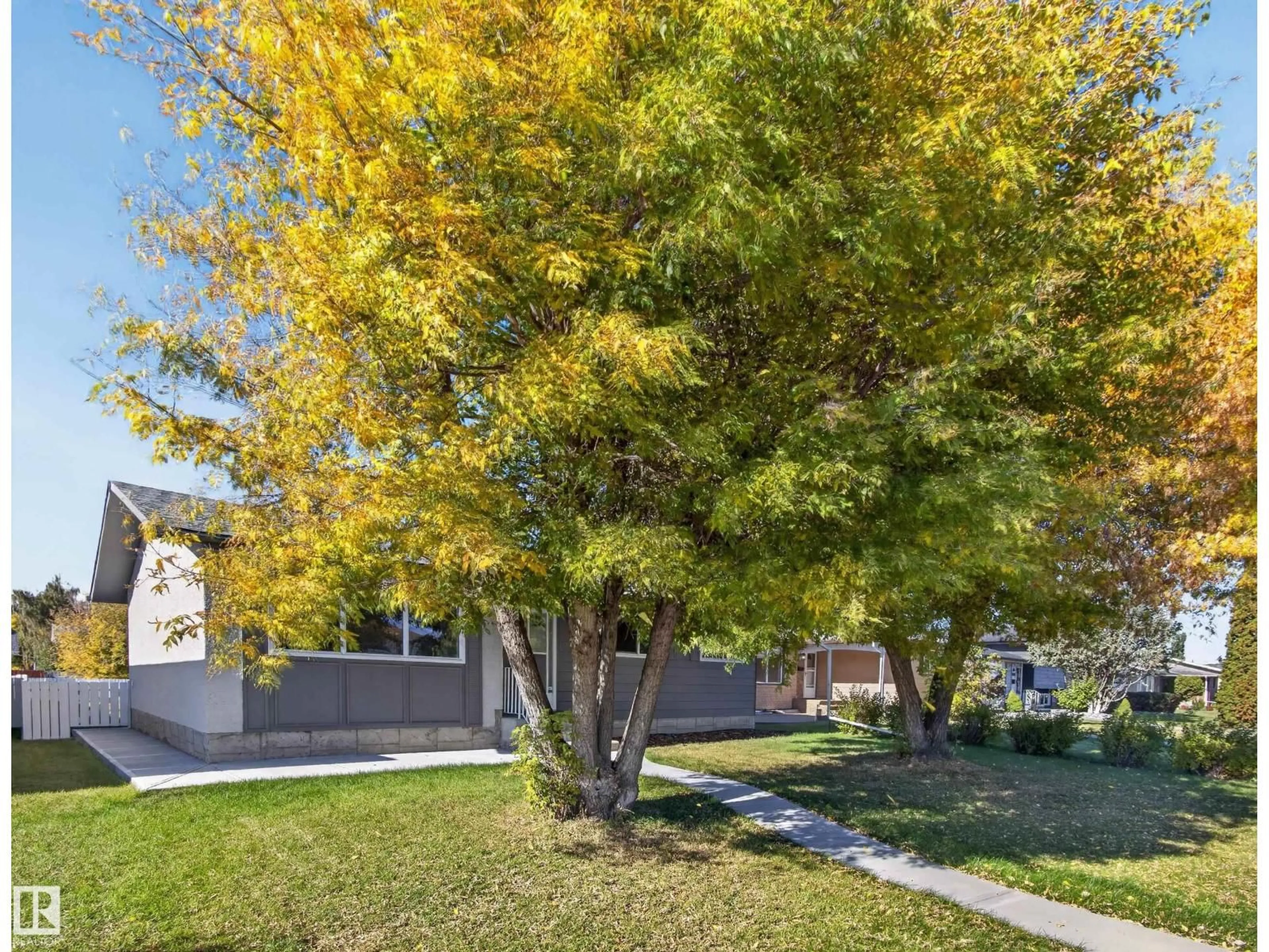 A pic from outside/outdoor area/front of a property/back of a property/a pic from drone, street for NW - 15124 88A ST, Edmonton Alberta T5E5T7