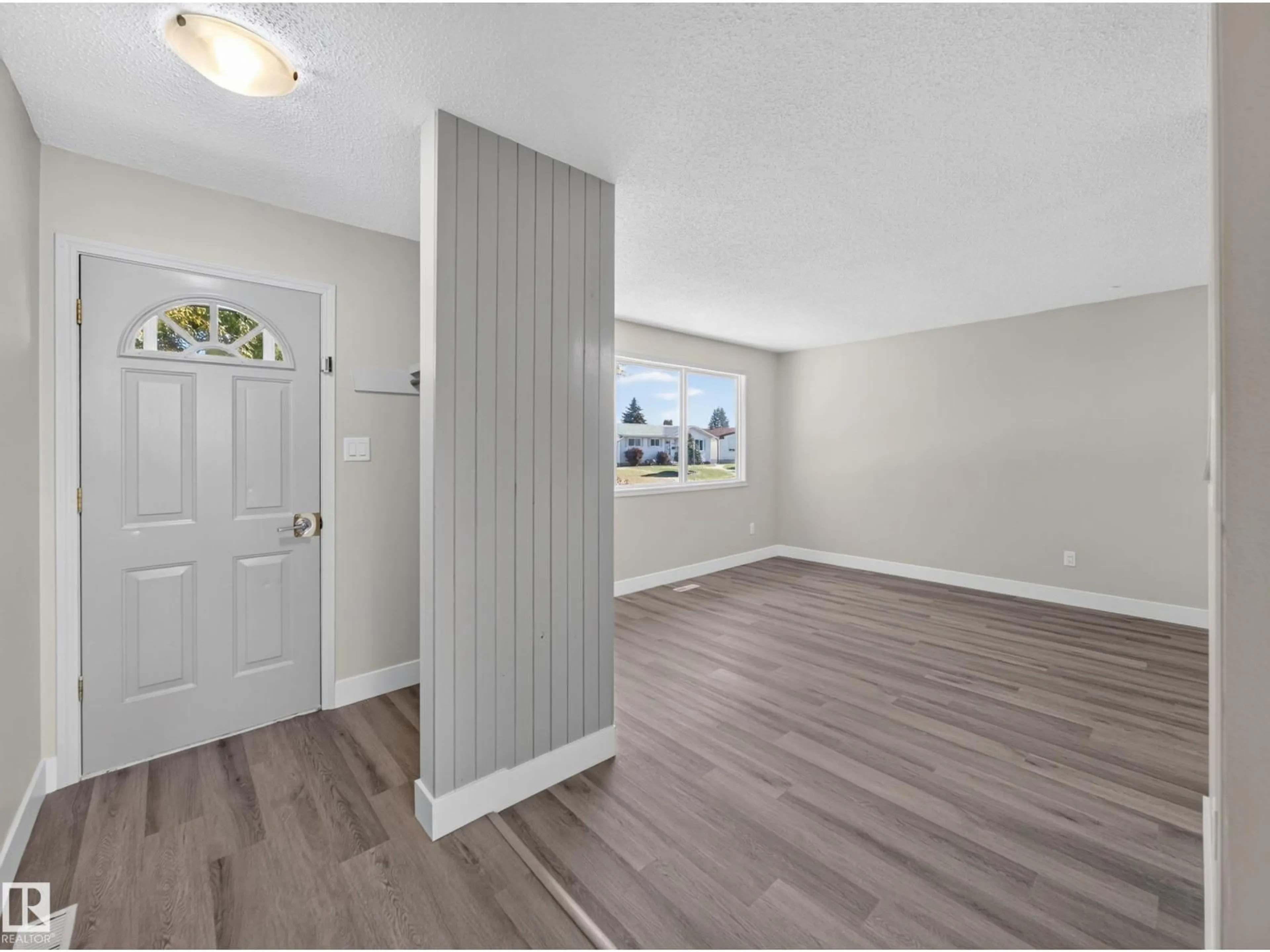Indoor entryway for NW - 15124 88A ST, Edmonton Alberta T5E5T7