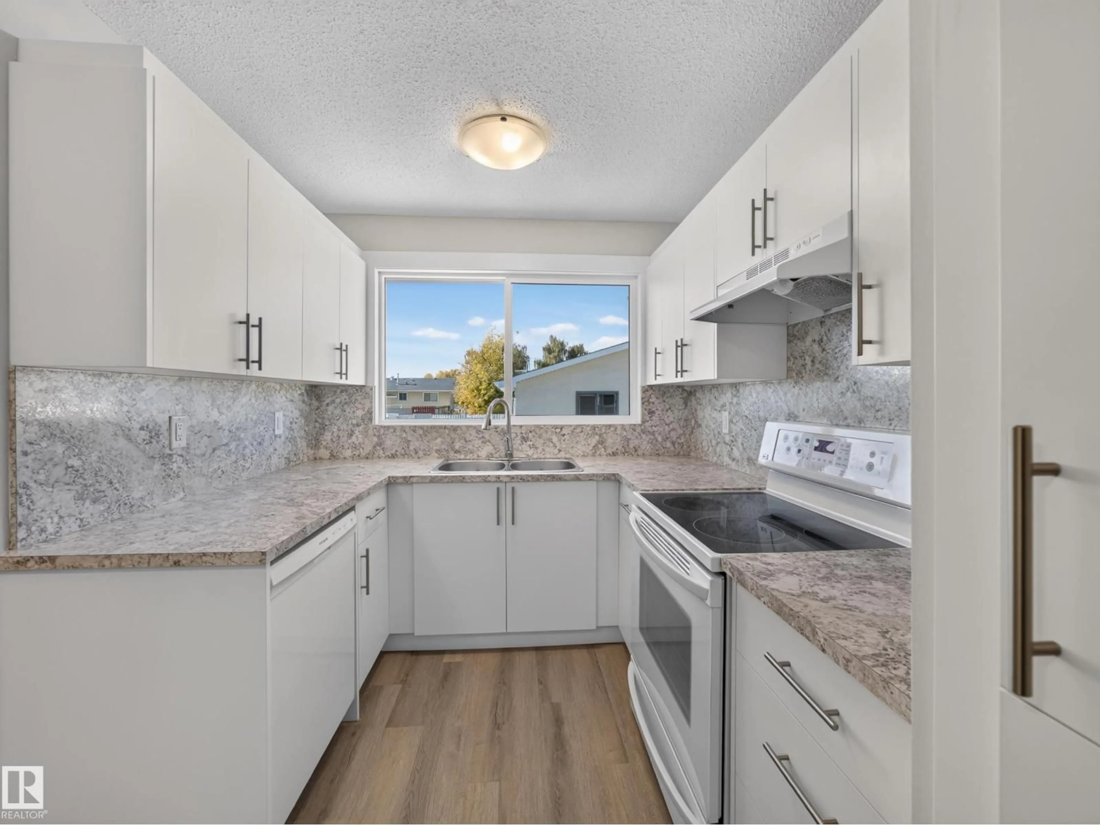 Standard kitchen, ceramic/tile floor for NW - 15124 88A ST, Edmonton Alberta T5E5T7