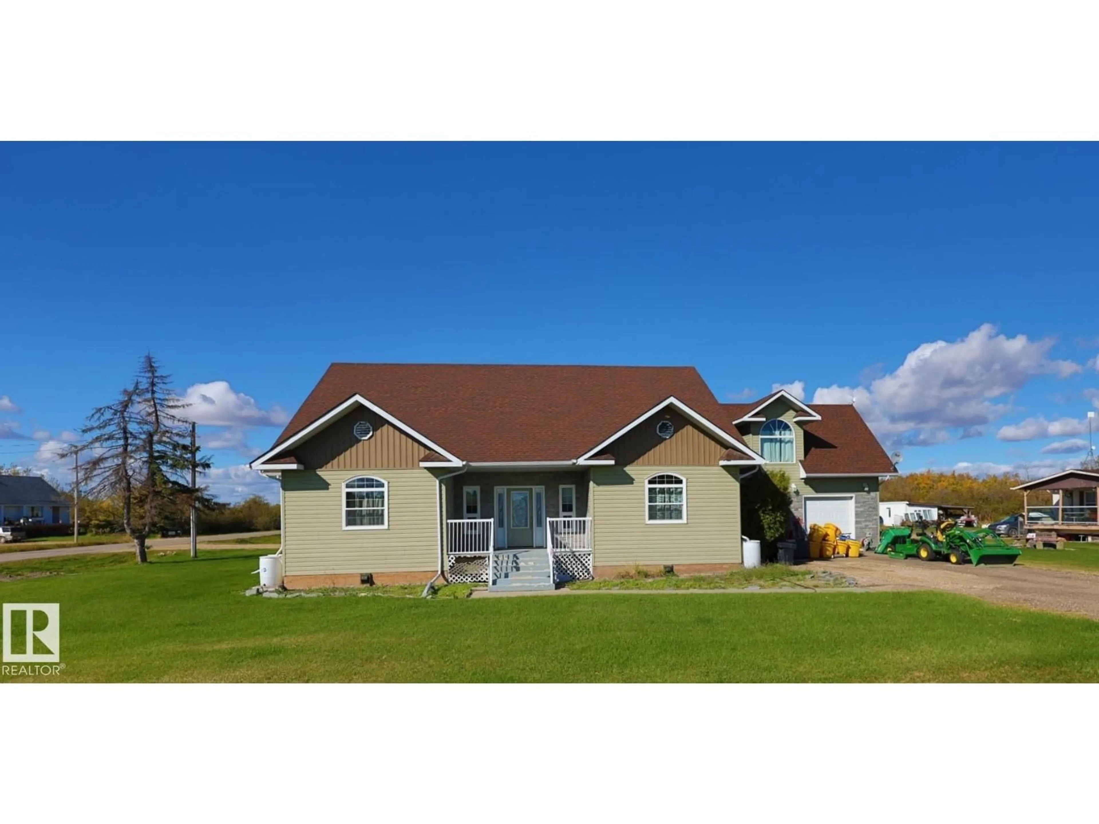 Home with vinyl exterior material, building for 57000 - 504 4ST HWY, Alcomdale Alberta T8R2K8