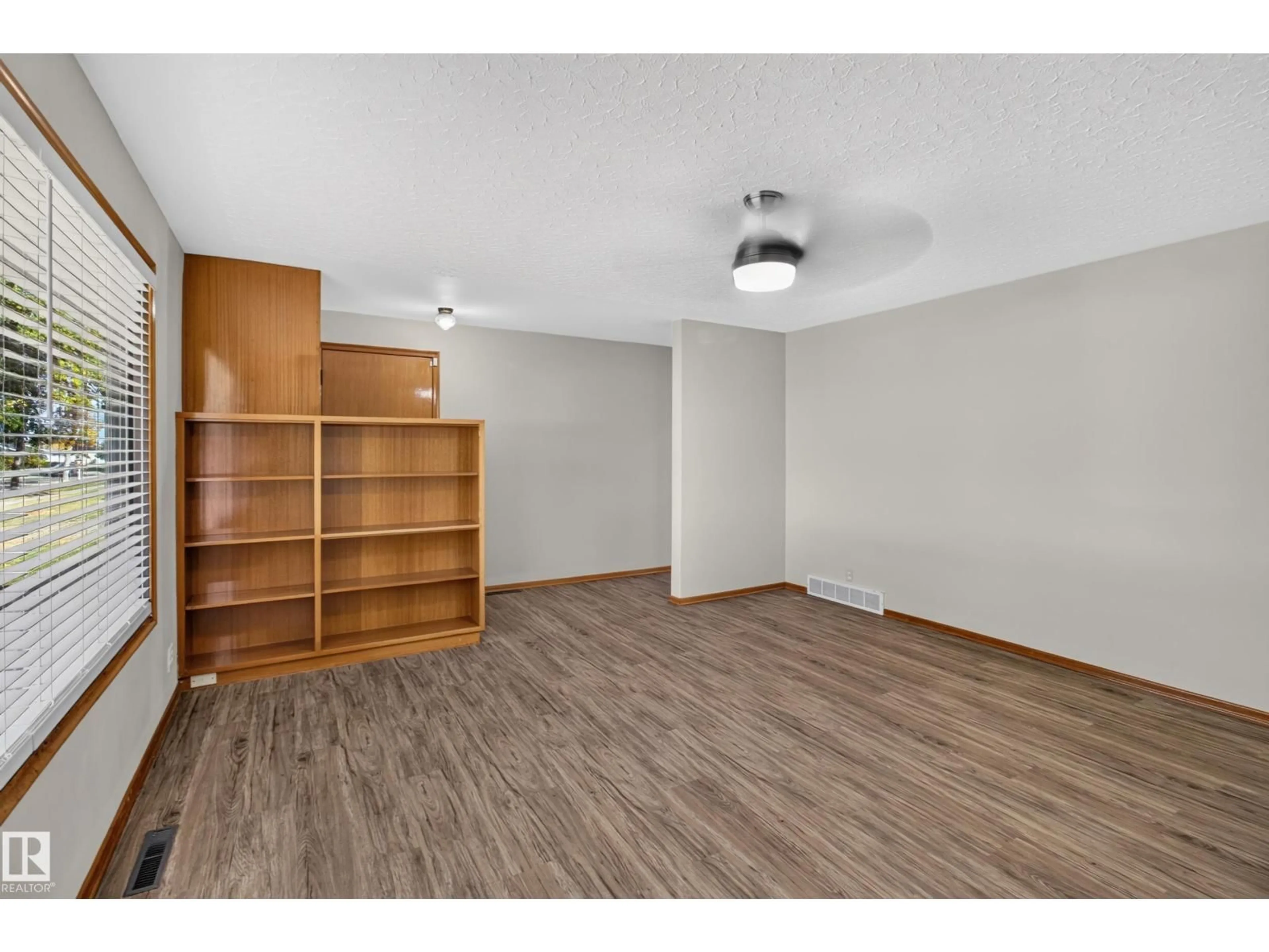 Unknown for 5205 56 ST, Camrose Alberta T4V2E2