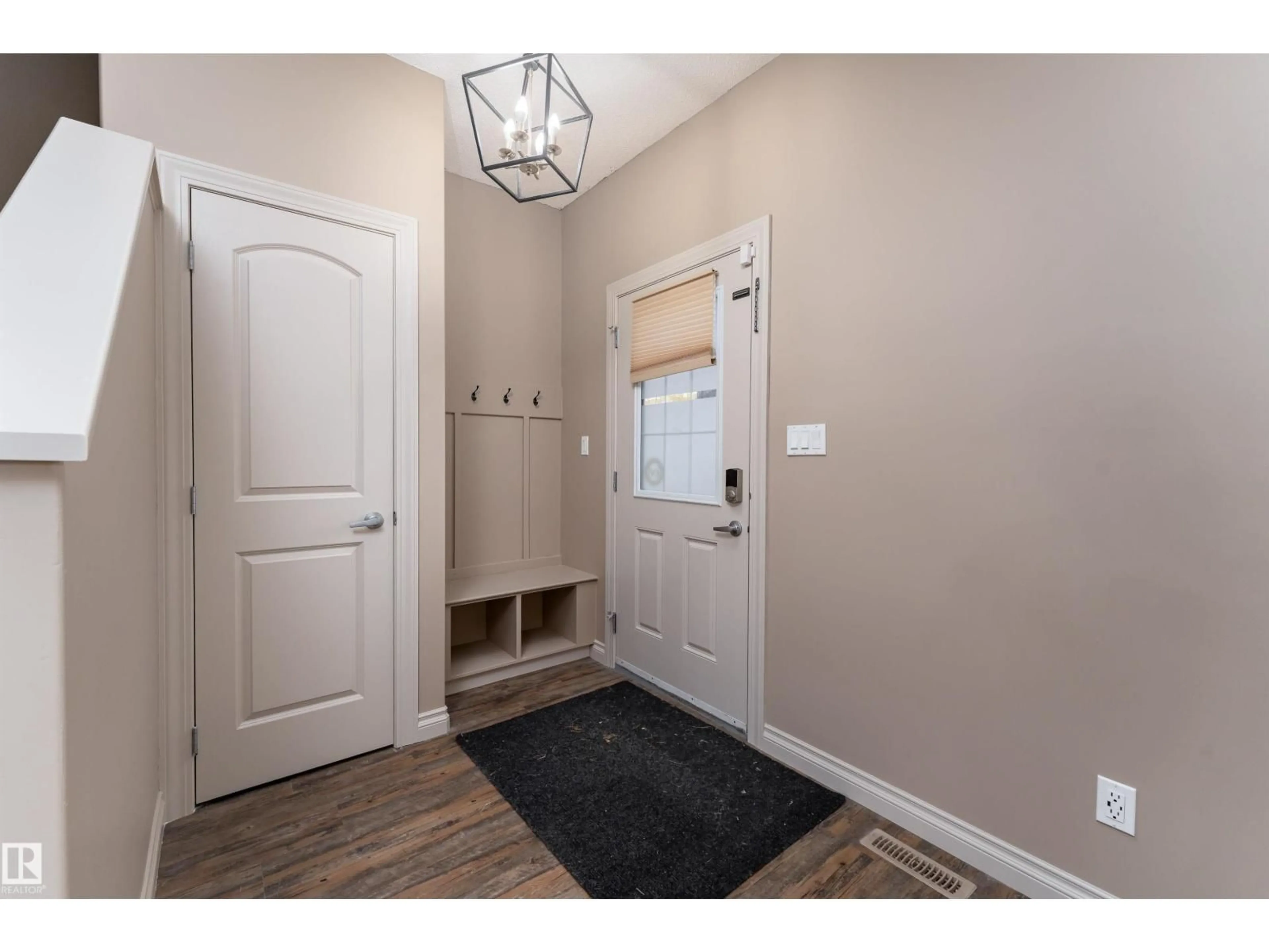 Indoor entryway for 556 SECORD BV, Edmonton Alberta T5T7B8