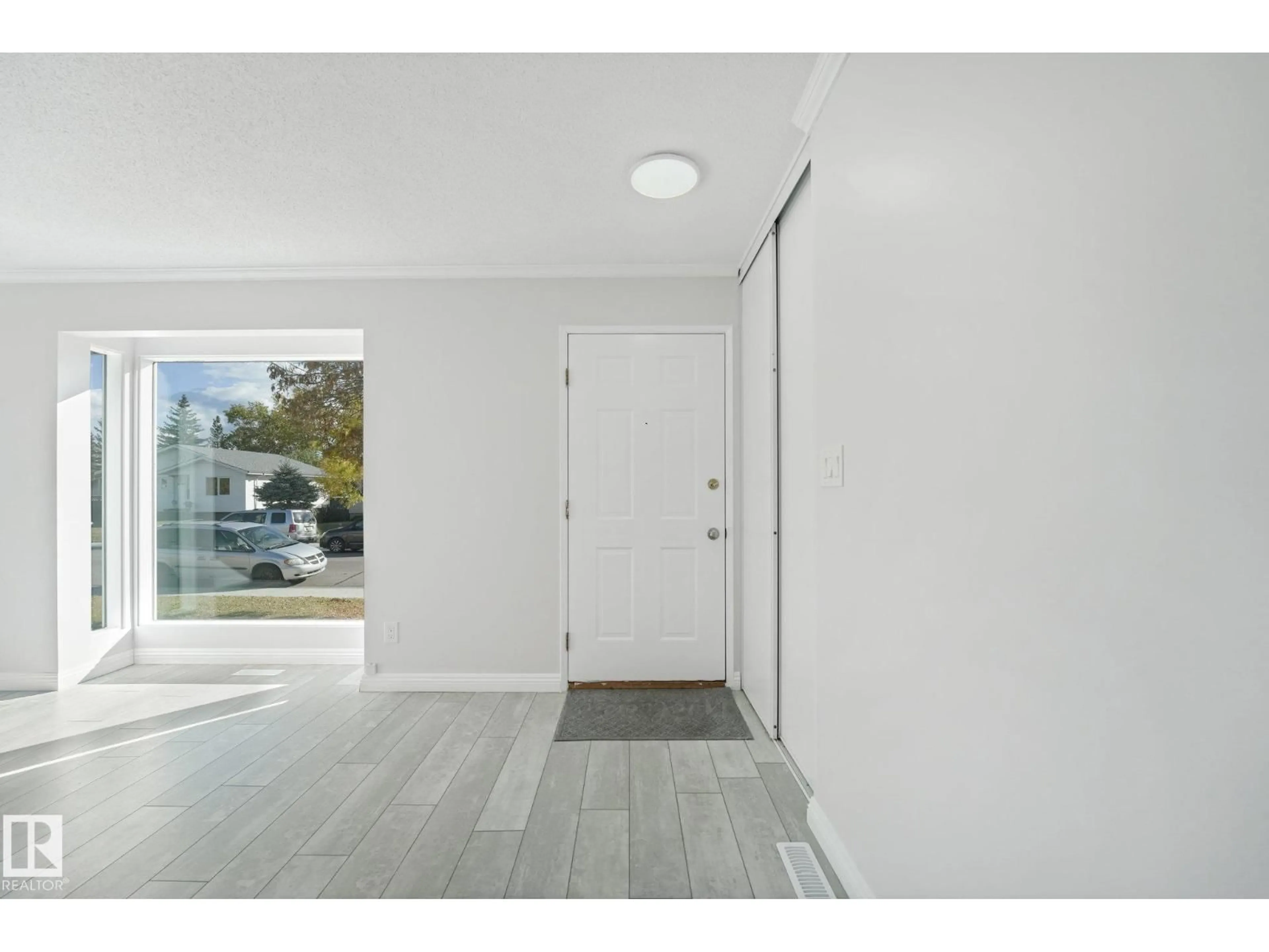 Indoor entryway for 10218 167A AV, Edmonton Alberta T5X2Z3