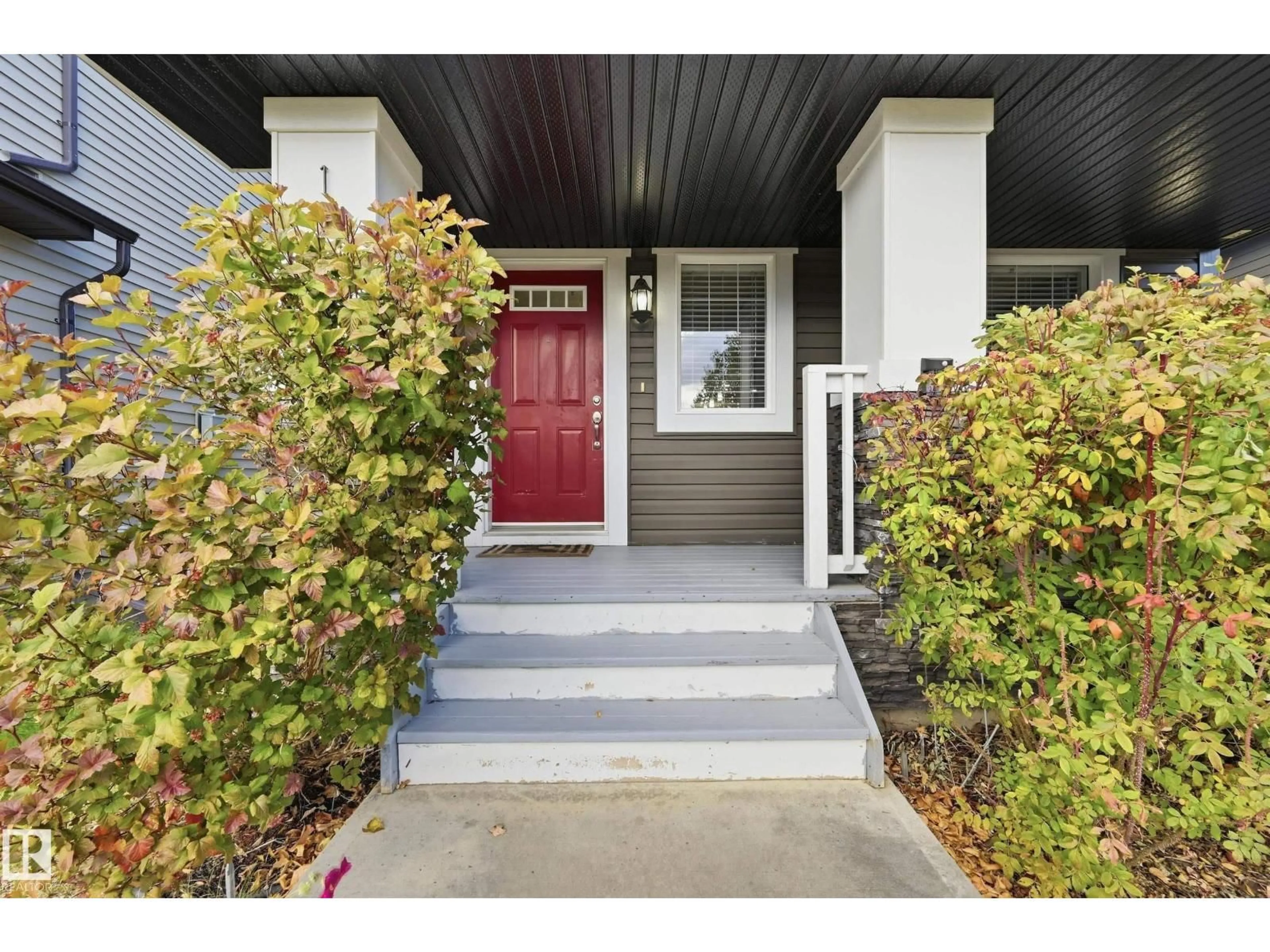 Indoor entryway for SW - 16012 11 AV, Edmonton Alberta T6W2H6
