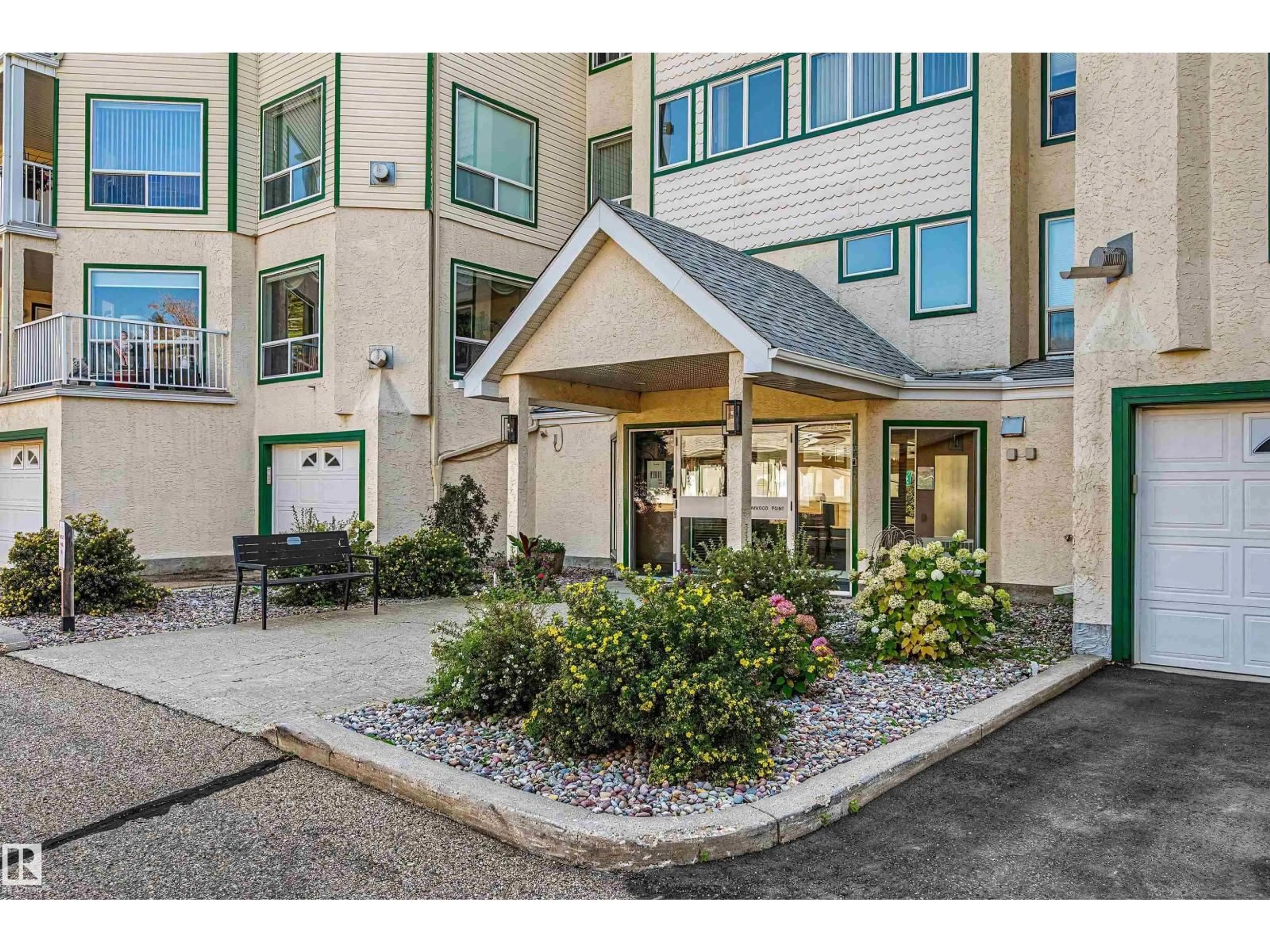 Indoor foyer for 411 IRONWOOD PT, St. Albert Alberta T8N6W4