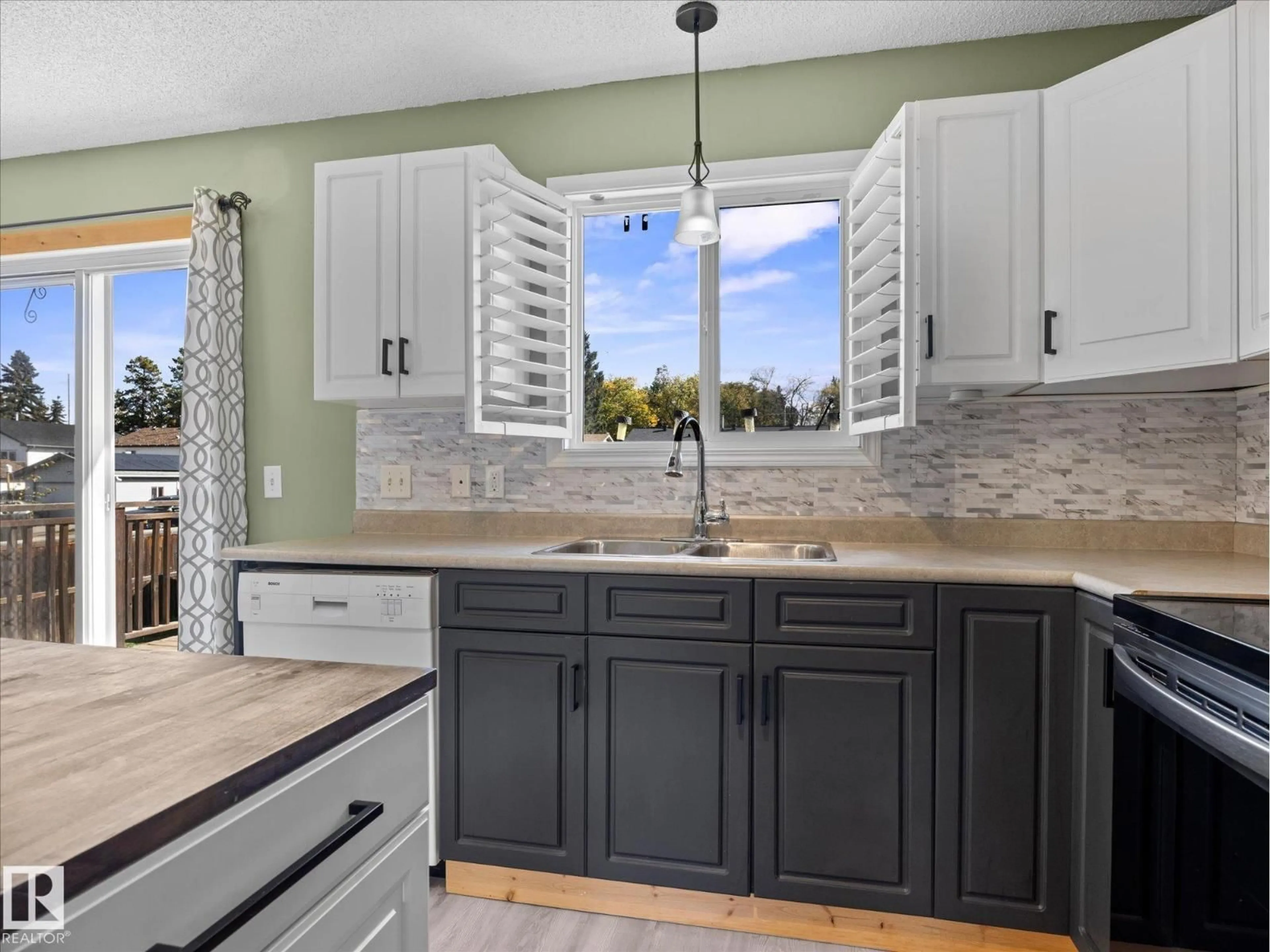 Open concept kitchen, ceramic/tile floor for 21 SPRUCE MEADOW LN, Bon Accord Alberta T0A0K0
