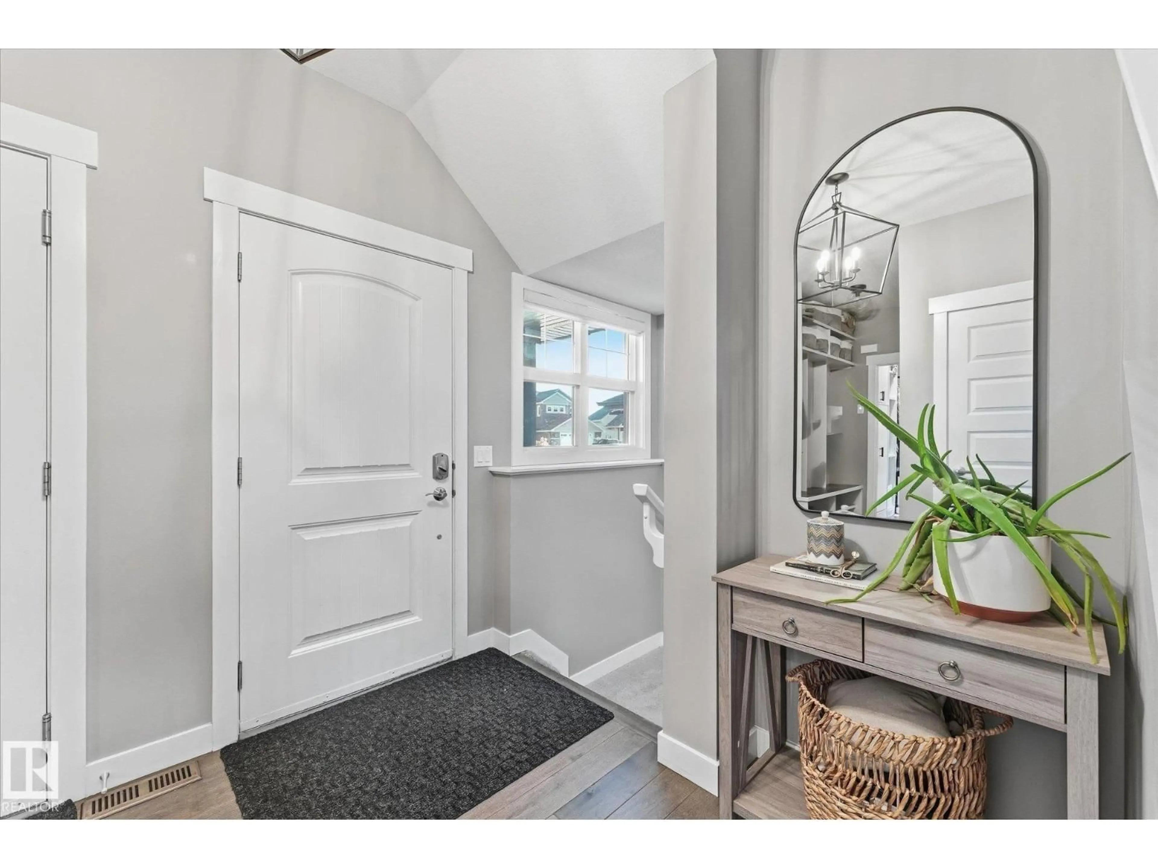Indoor entryway for 18 ALTADENA PT, Sherwood Park Alberta T8H0V9