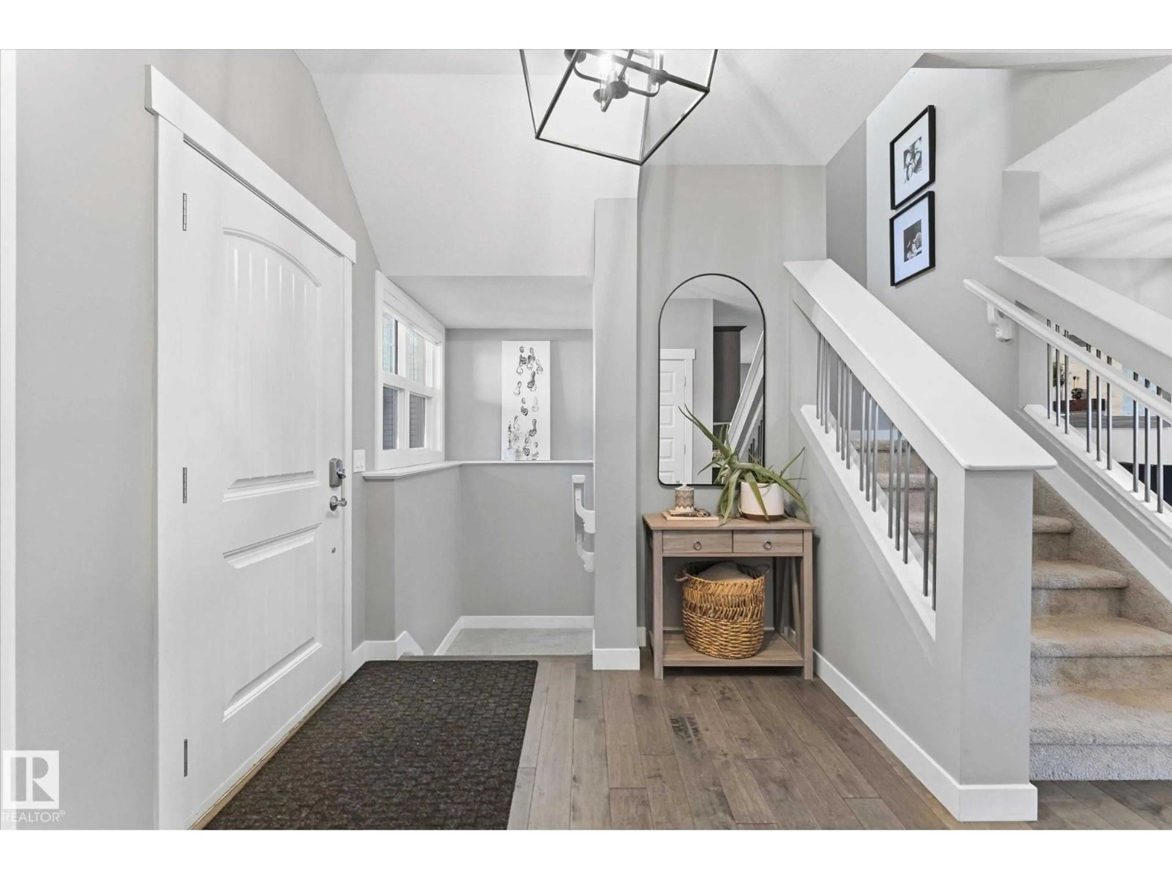 Indoor entryway for 18 ALTADENA PT, Sherwood Park Alberta T8H0V9