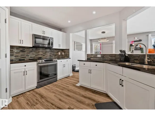NW - 3711 161 AV, Edmonton 4