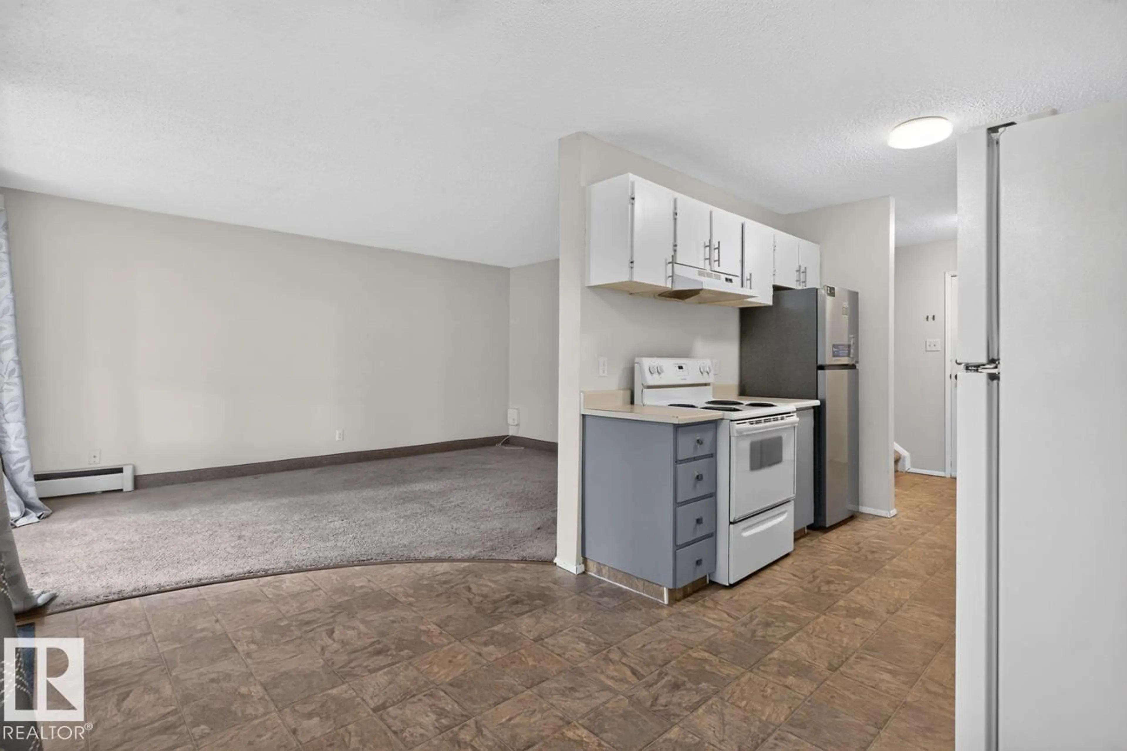 Standard kitchen, unknown for 237 WOODVALE RD, Edmonton Alberta T6L1G7