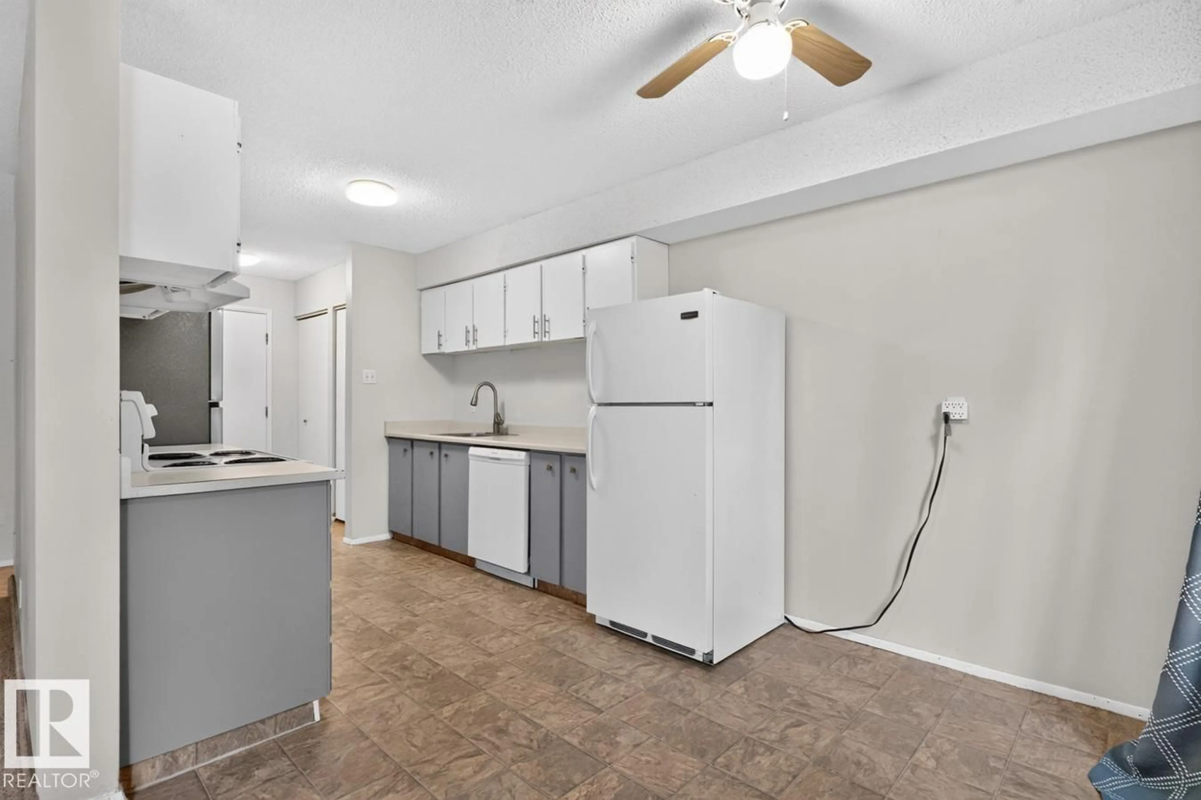 Standard kitchen, unknown for 237 WOODVALE RD, Edmonton Alberta T6L1G7
