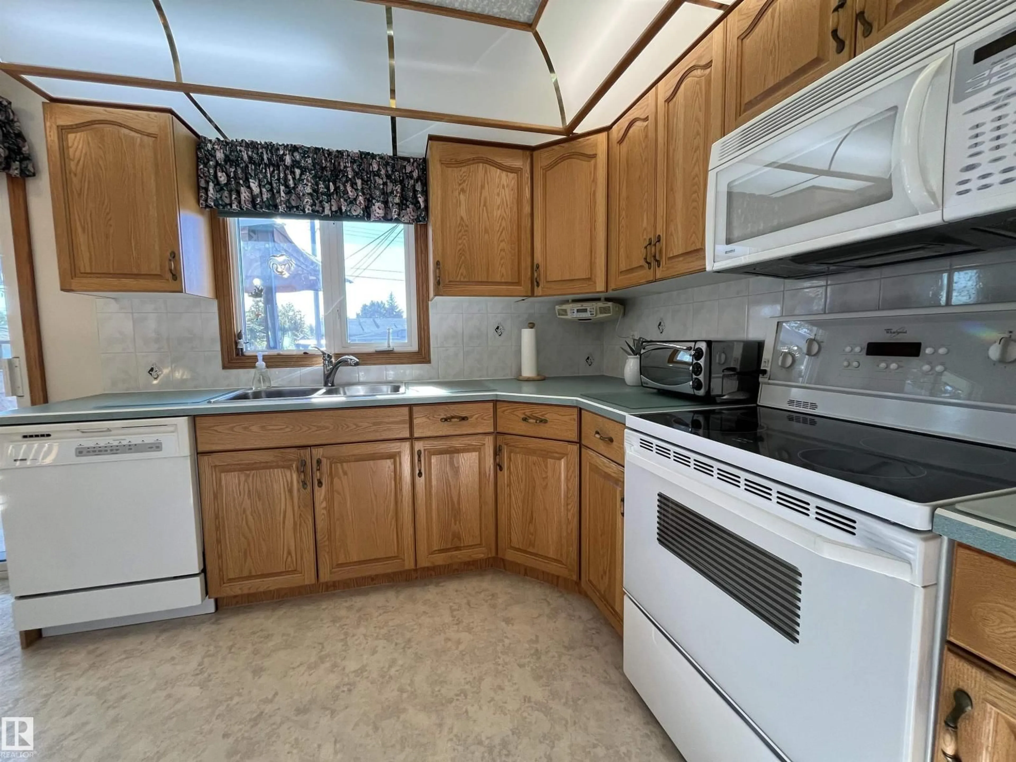 Standard kitchen, unknown for NW - 16131 110B AV, Edmonton Alberta T5P1J6