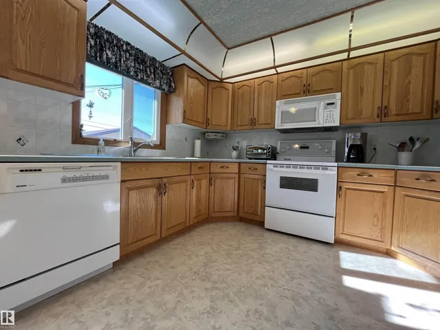 NW - 16131 110B AV, Edmonton 5