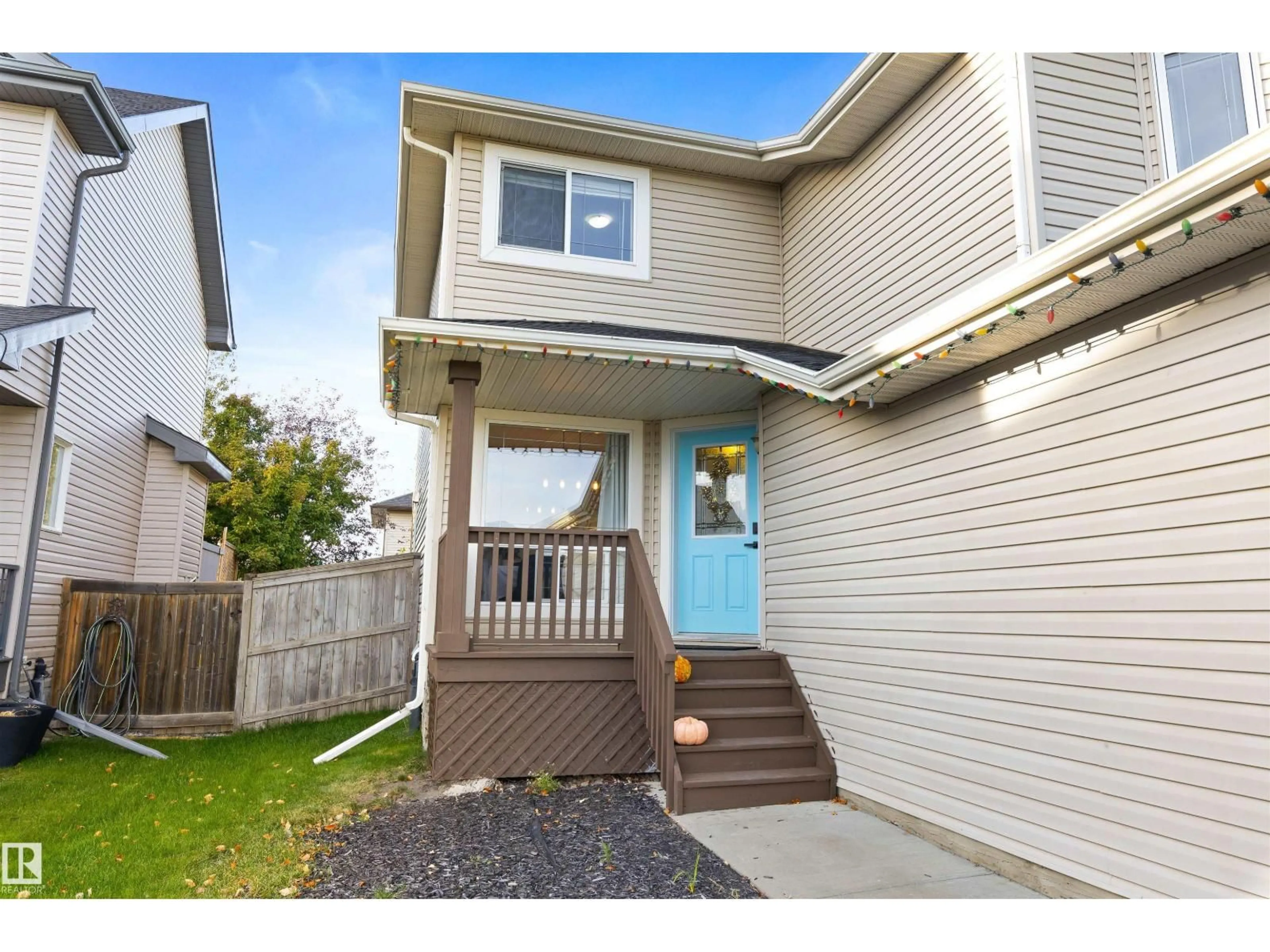 Home with vinyl exterior material, street for 9506 83 AV, Morinville Alberta T8R0A8