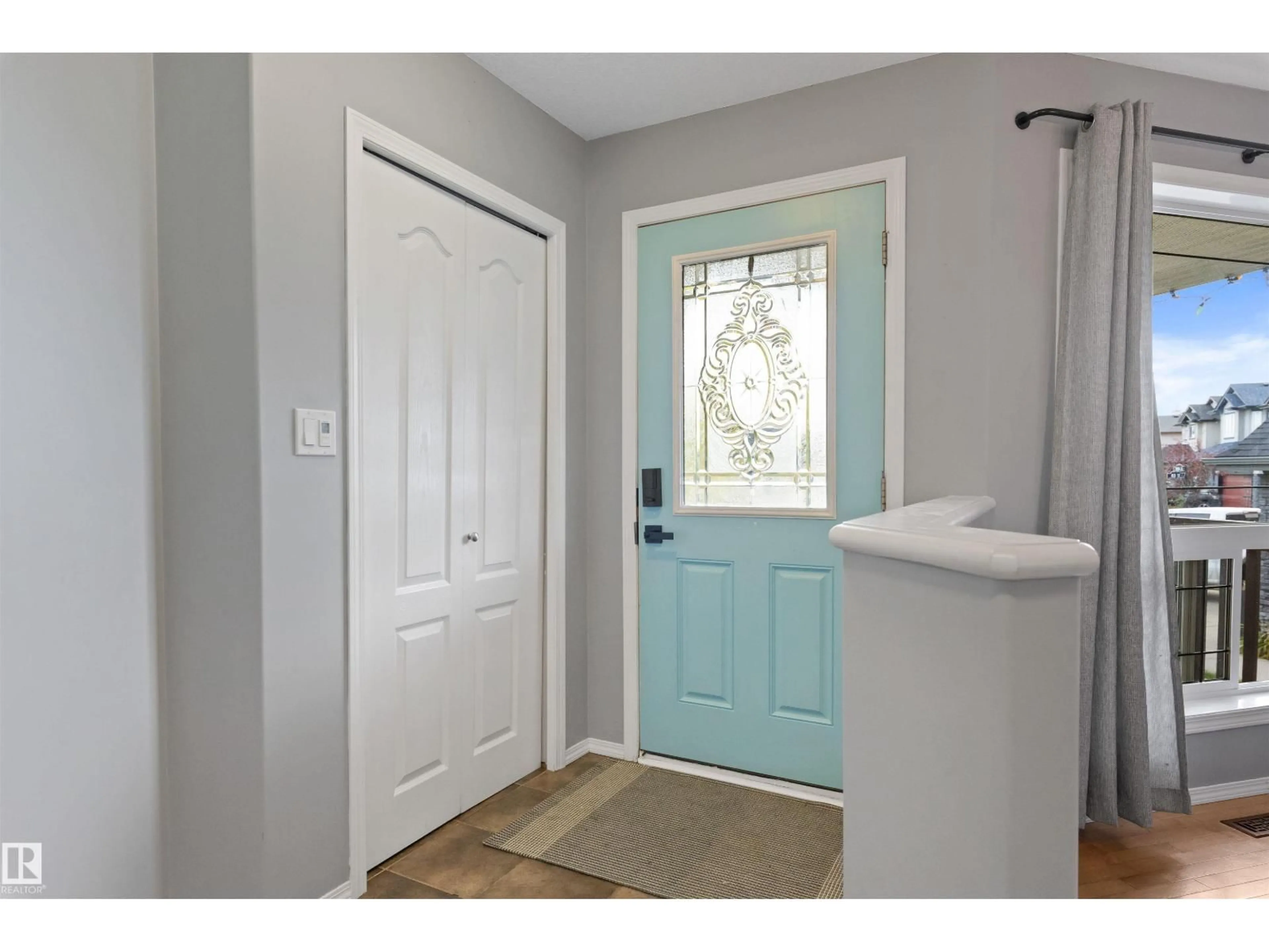 Indoor entryway for 9506 83 AV, Morinville Alberta T8R0A8