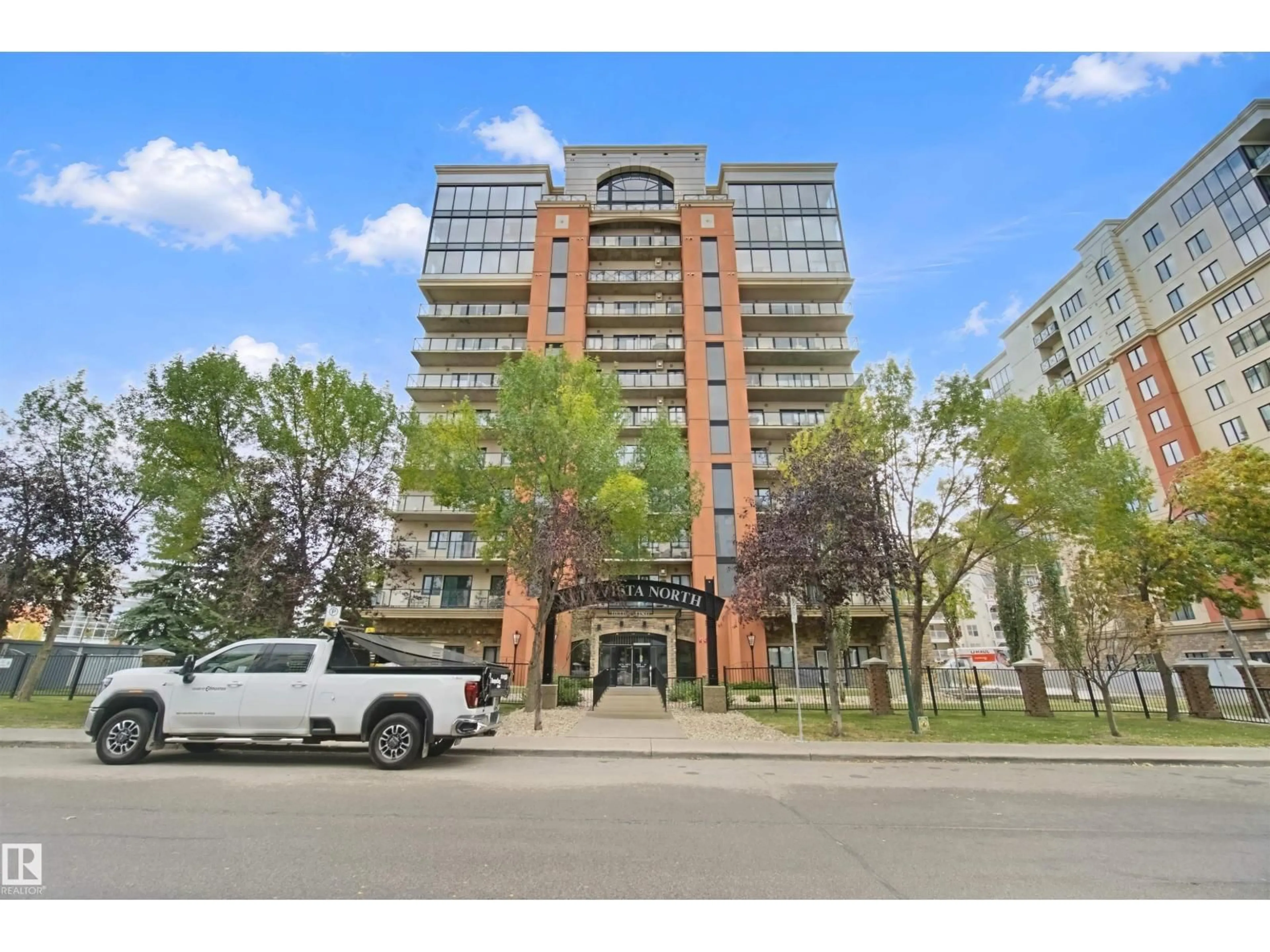 Indoor foyer for #1006 - 1006 111 ST NW, Edmonton Alberta T5E2C7