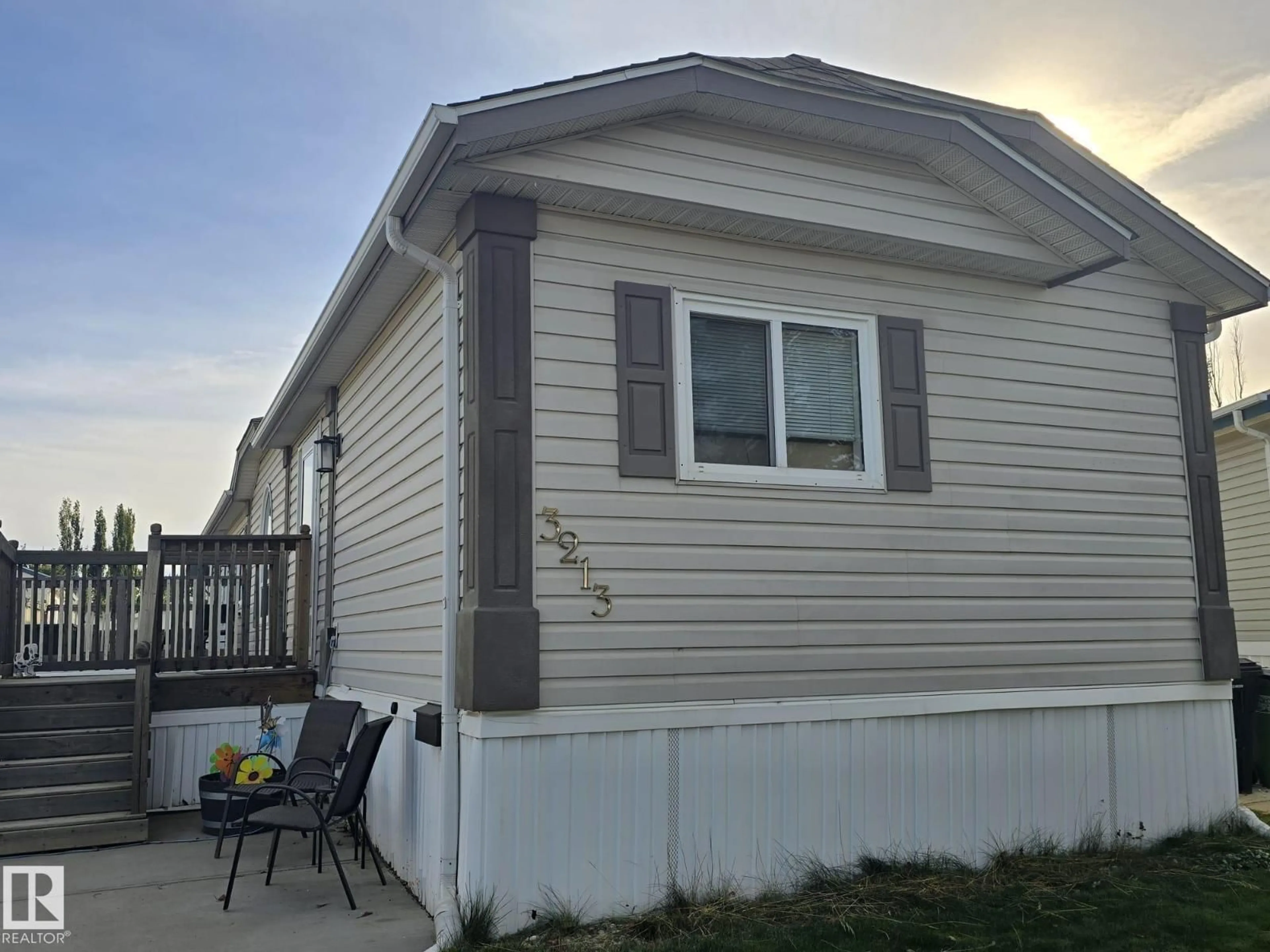 Home with vinyl exterior material, street for 3213 LAKEWOOD CLOSE, Edmonton Alberta T5S1T5