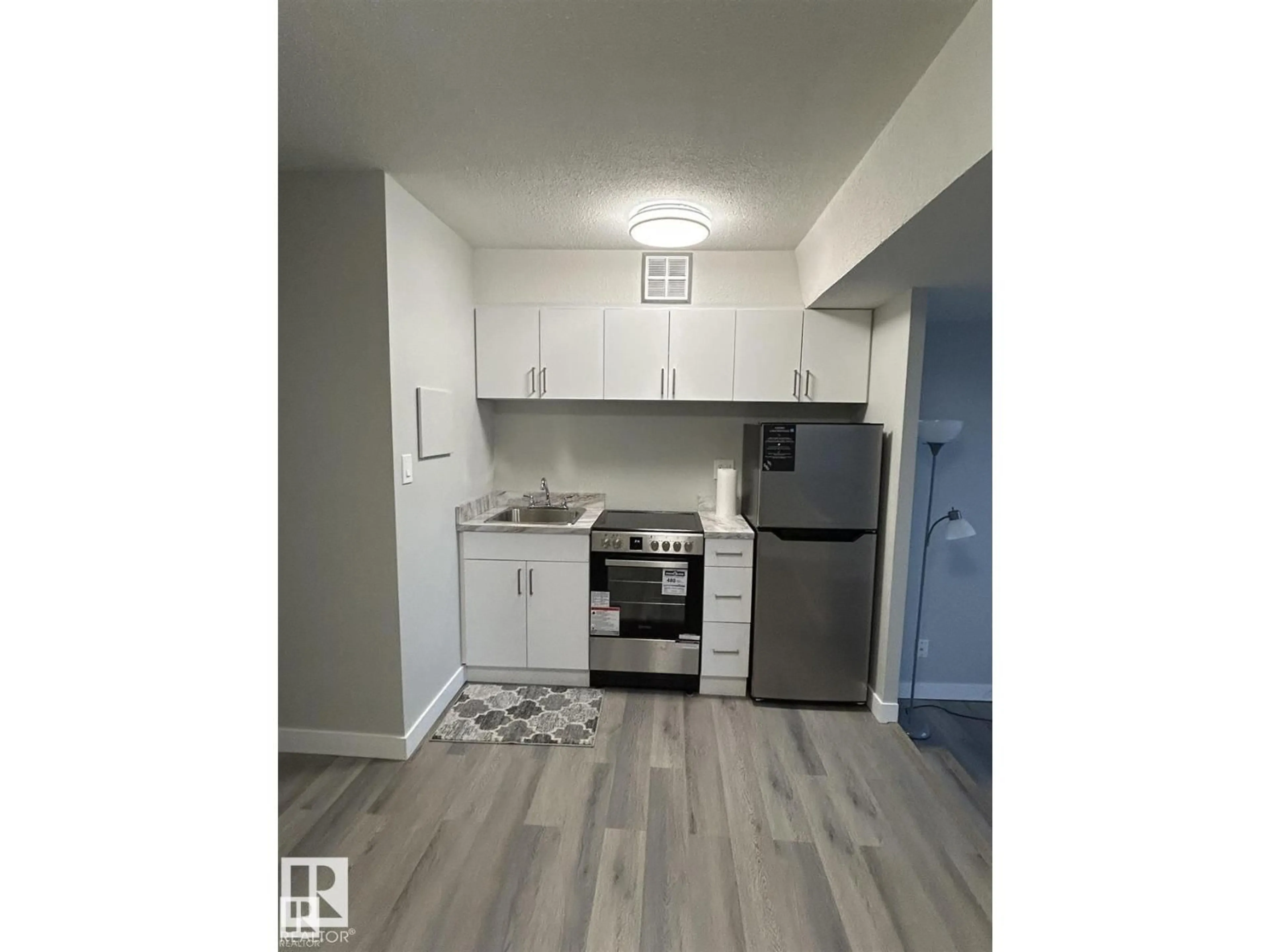 Standard kitchen, unknown for #714 - 10160 114 ST, Edmonton Alberta T5K2L2