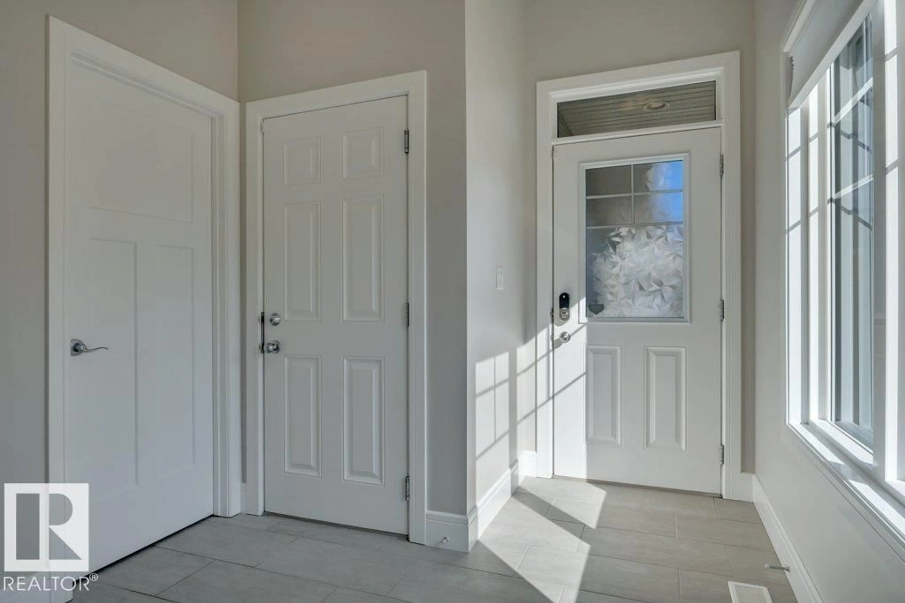 Indoor entryway for 2083 PRICE LANDING LD, Edmonton Alberta T6W3W1
