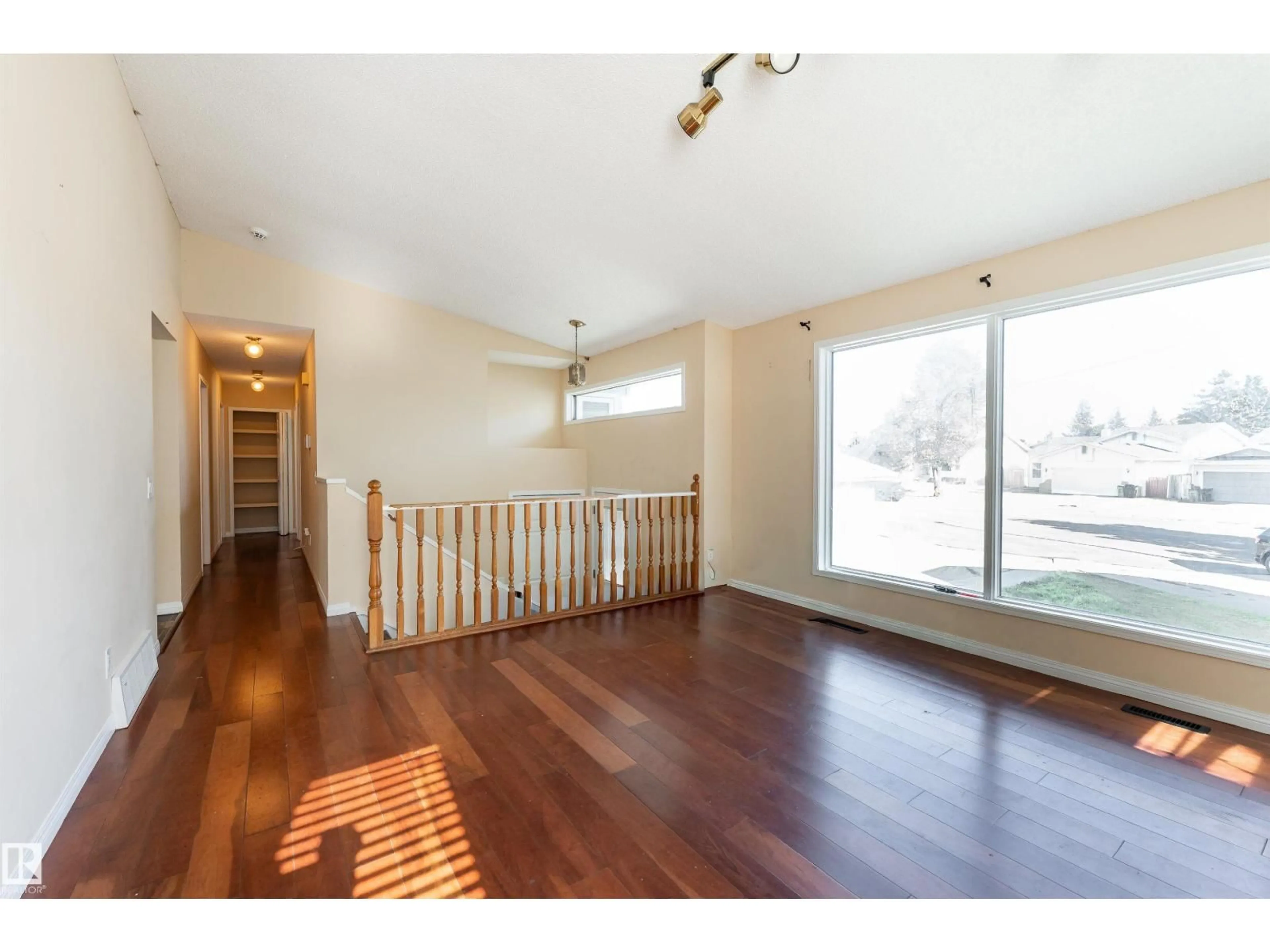 Indoor foyer for 4151 28 AV, Edmonton Alberta T6L4H2