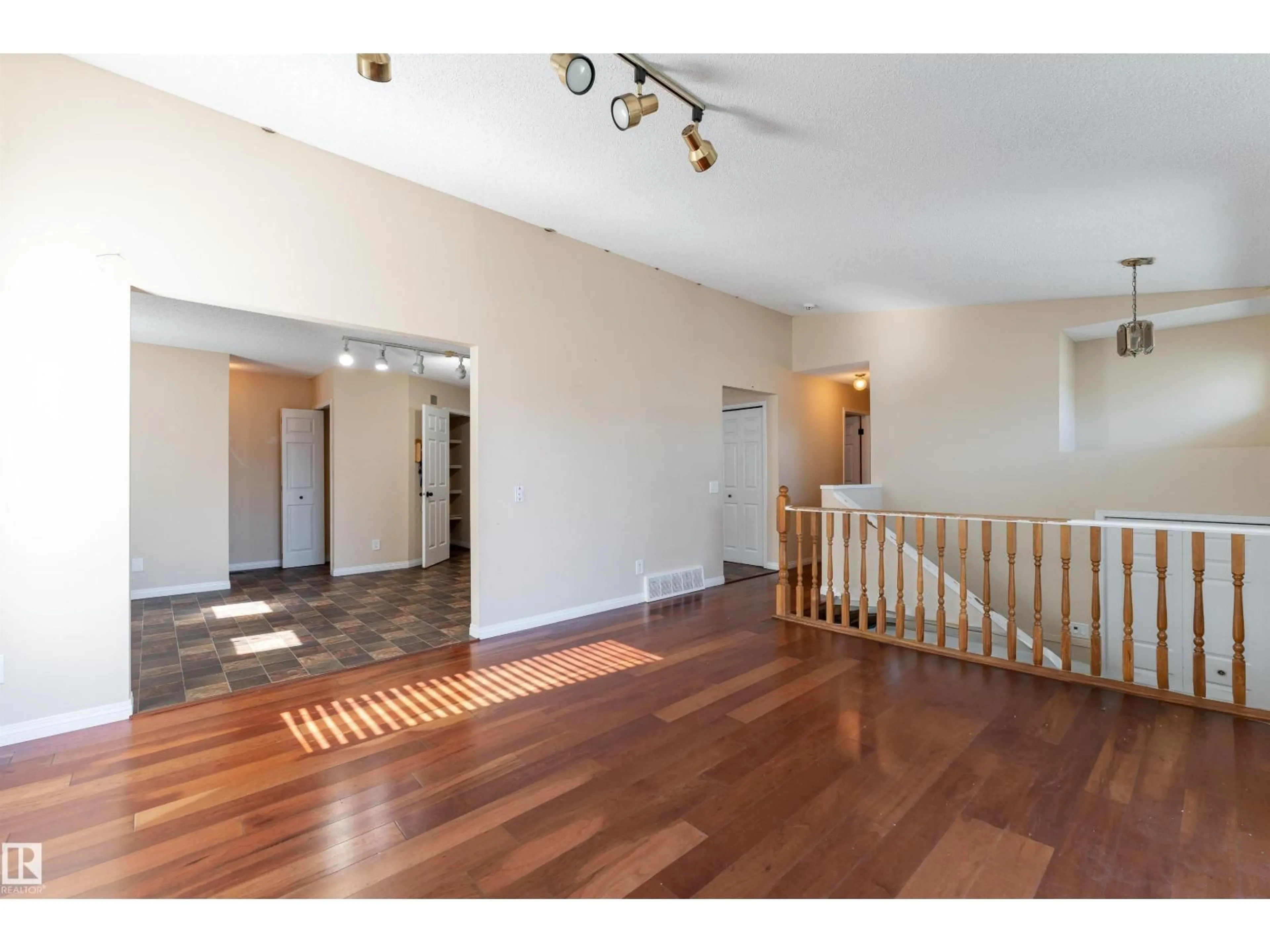 Indoor foyer for 4151 28 AV, Edmonton Alberta T6L4H2