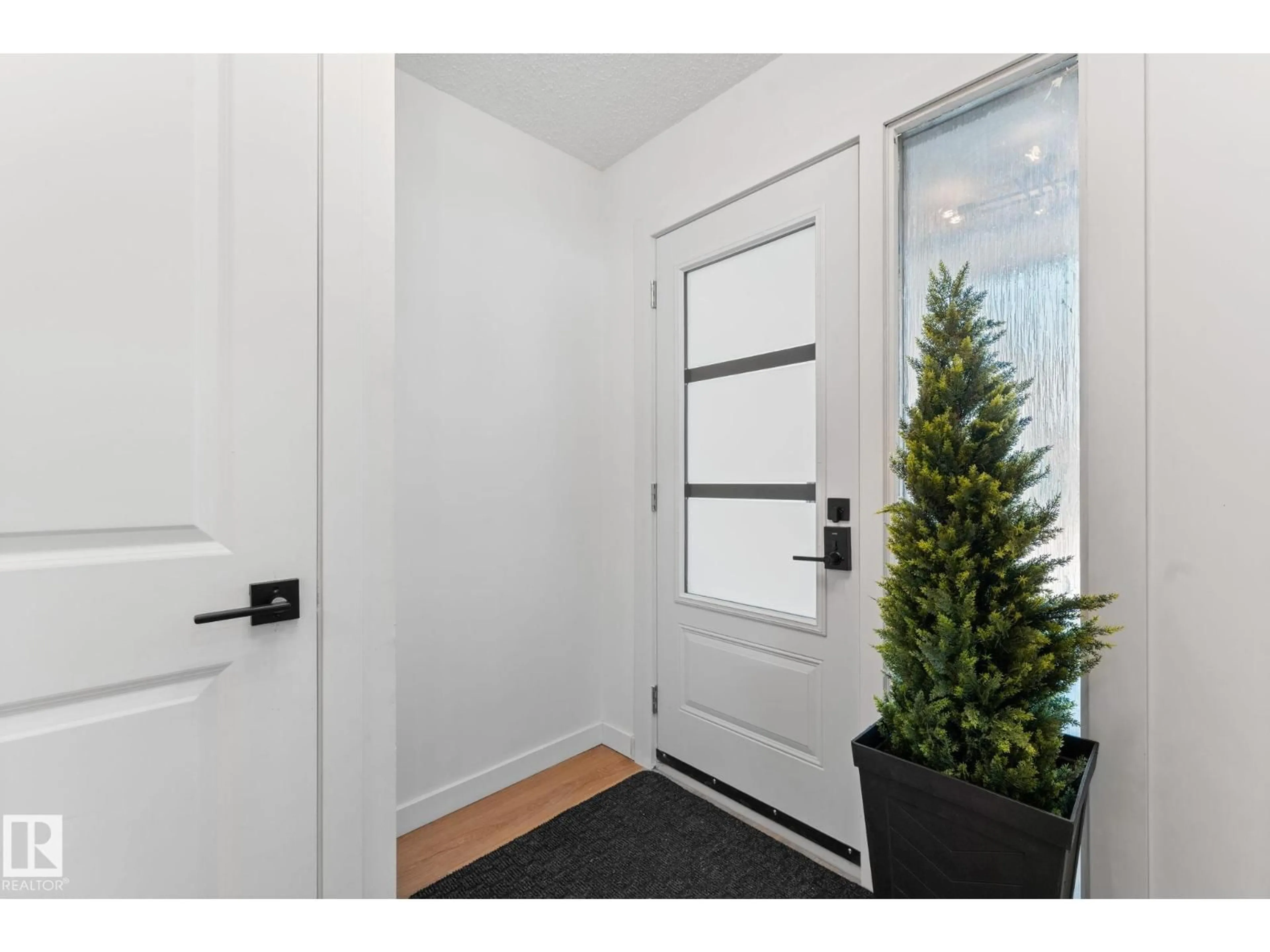 Indoor entryway for 3721 103B STREET STREET, Edmonton Alberta T6J2X8