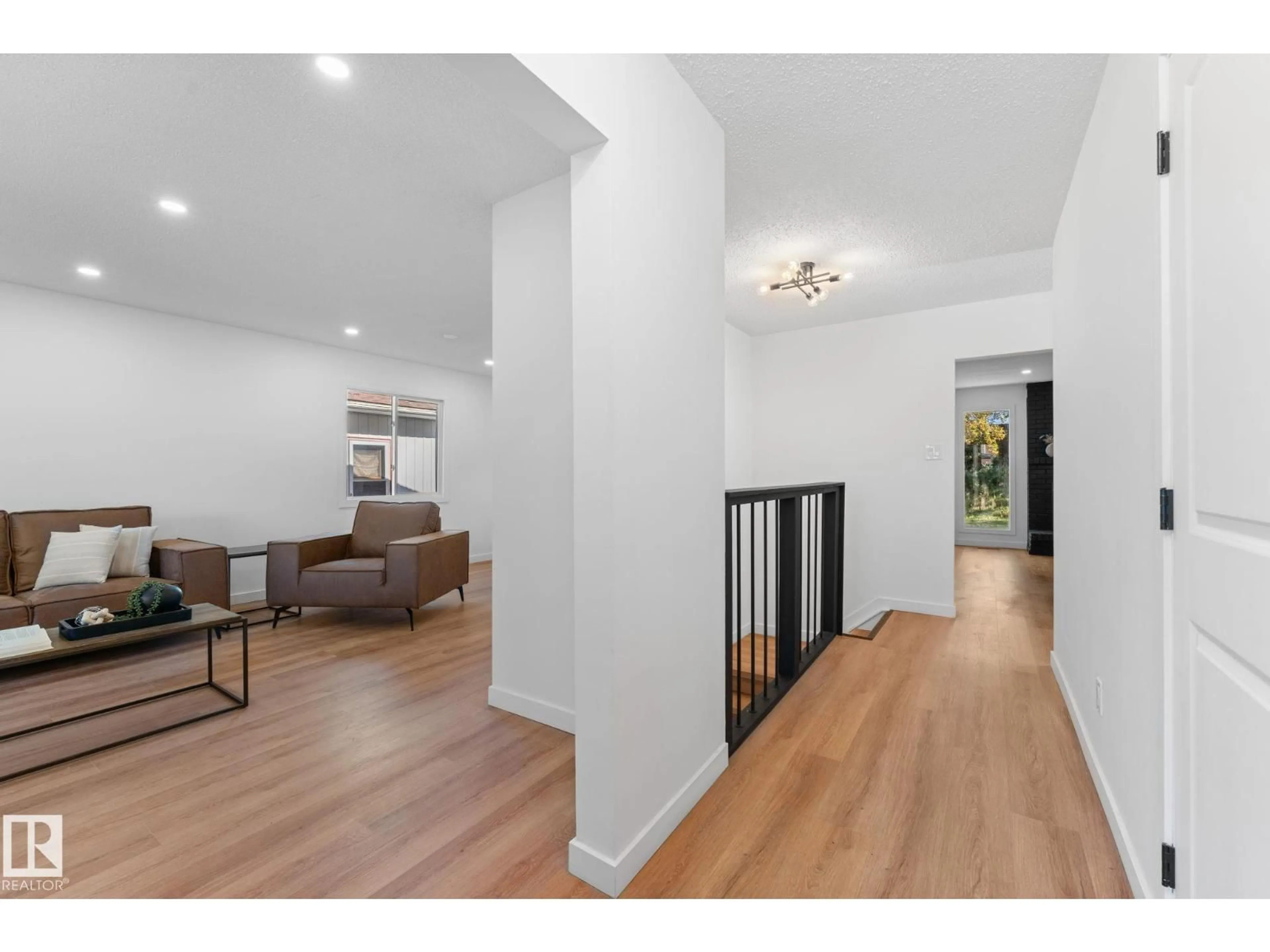 Indoor entryway for 3721 103B STREET STREET, Edmonton Alberta T6J2X8