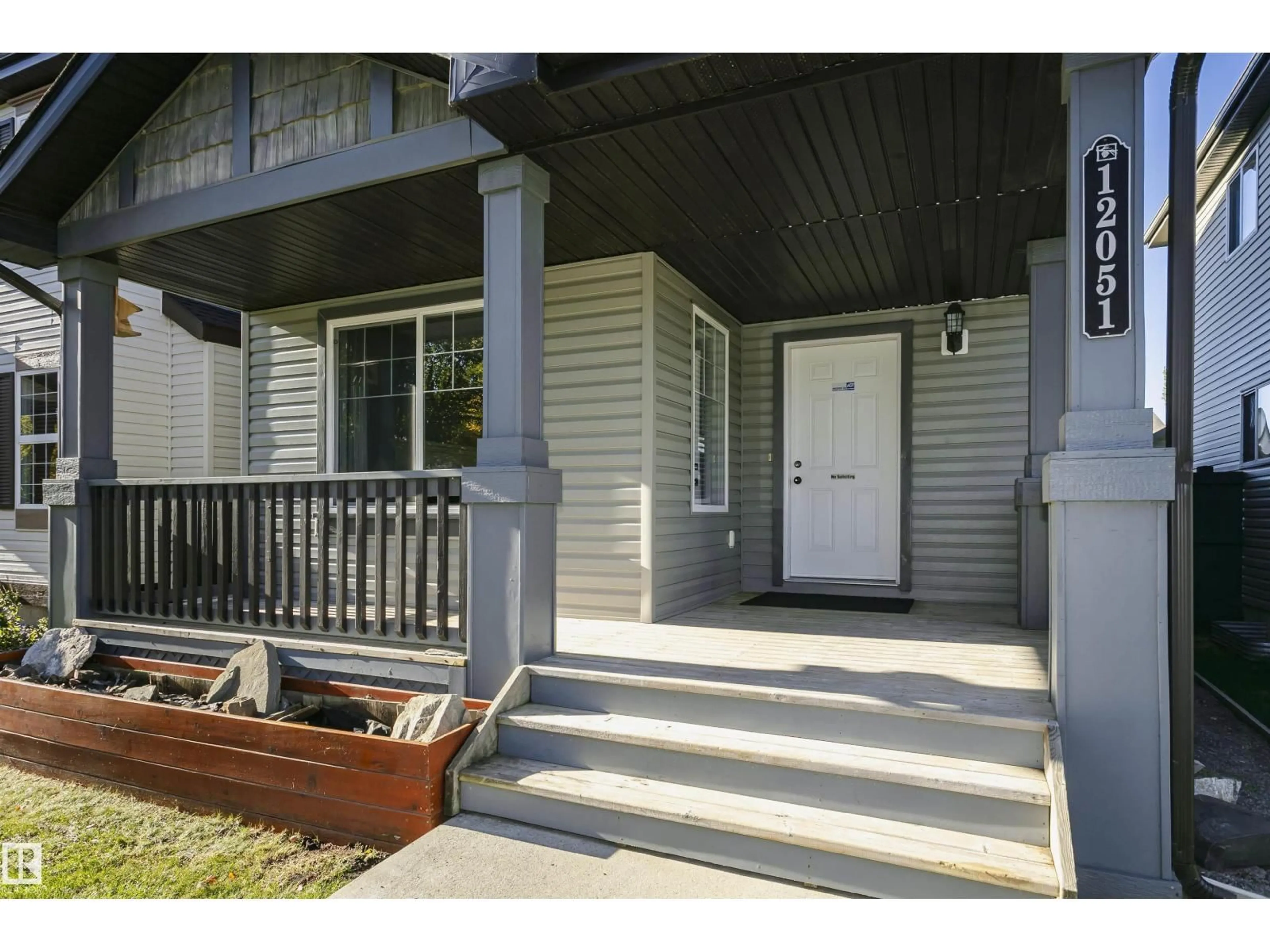 Indoor entryway for SW - 12051 18 AV, Edmonton Alberta T6W1W3
