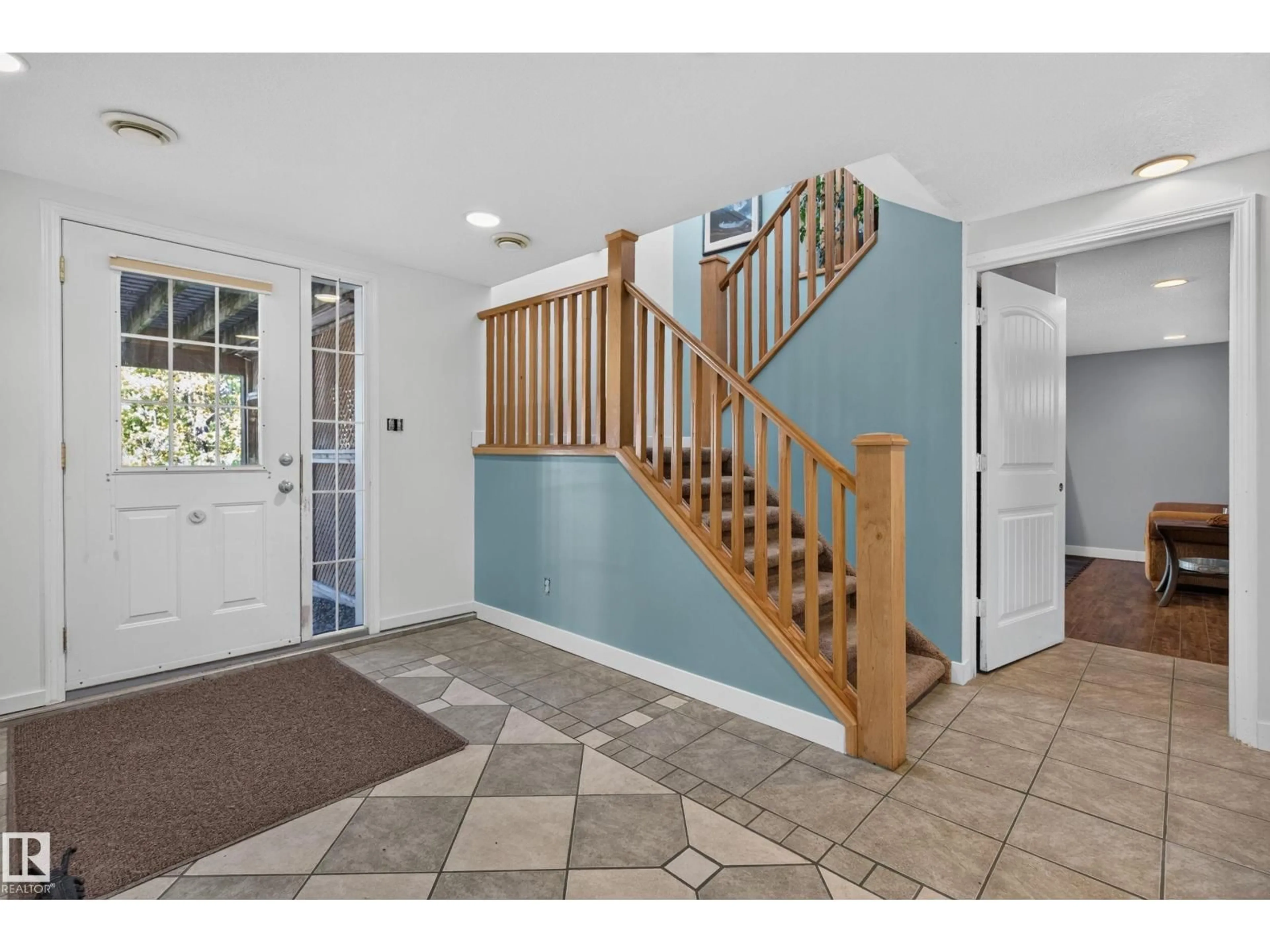 Indoor entryway for 116 LAKESHORE DRIVE, Rural Lac Ste. Anne County Alberta T0E1V0