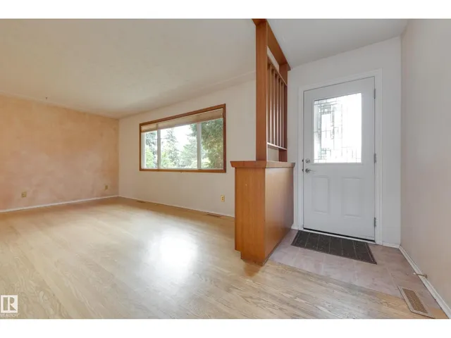 15216 86 AV NW, Edmonton 2