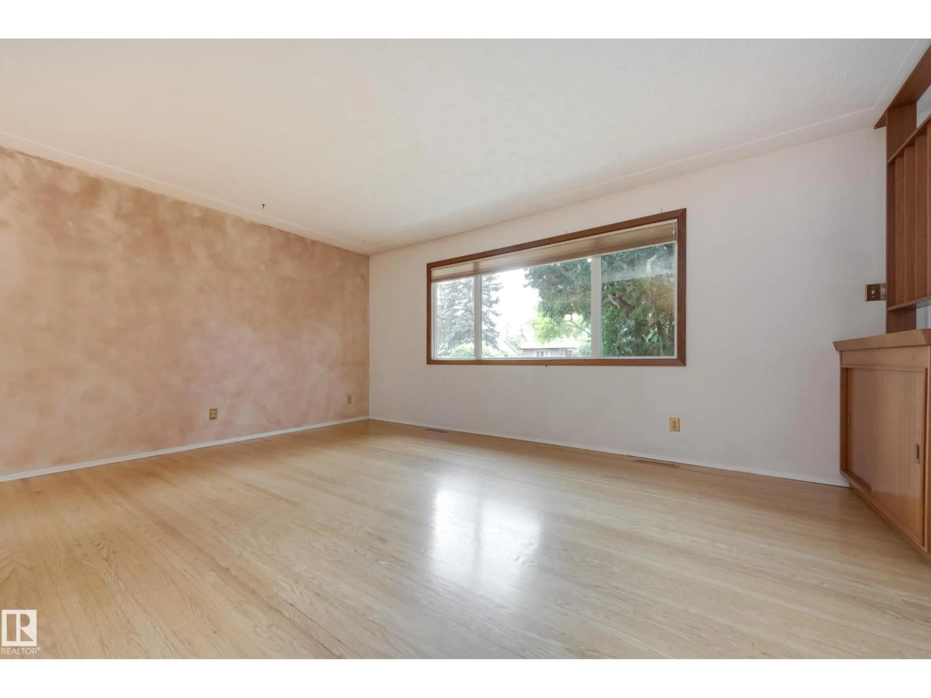 A pic of a room for 15216 86 AV NW, Edmonton Alberta T5R4C3