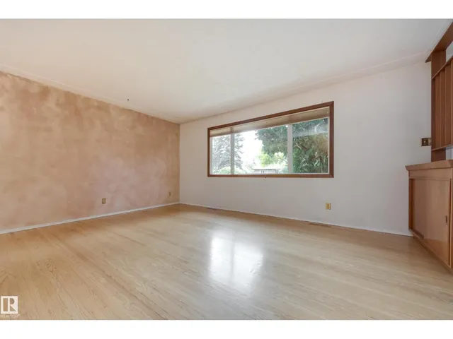15216 86 AV NW, Edmonton 3