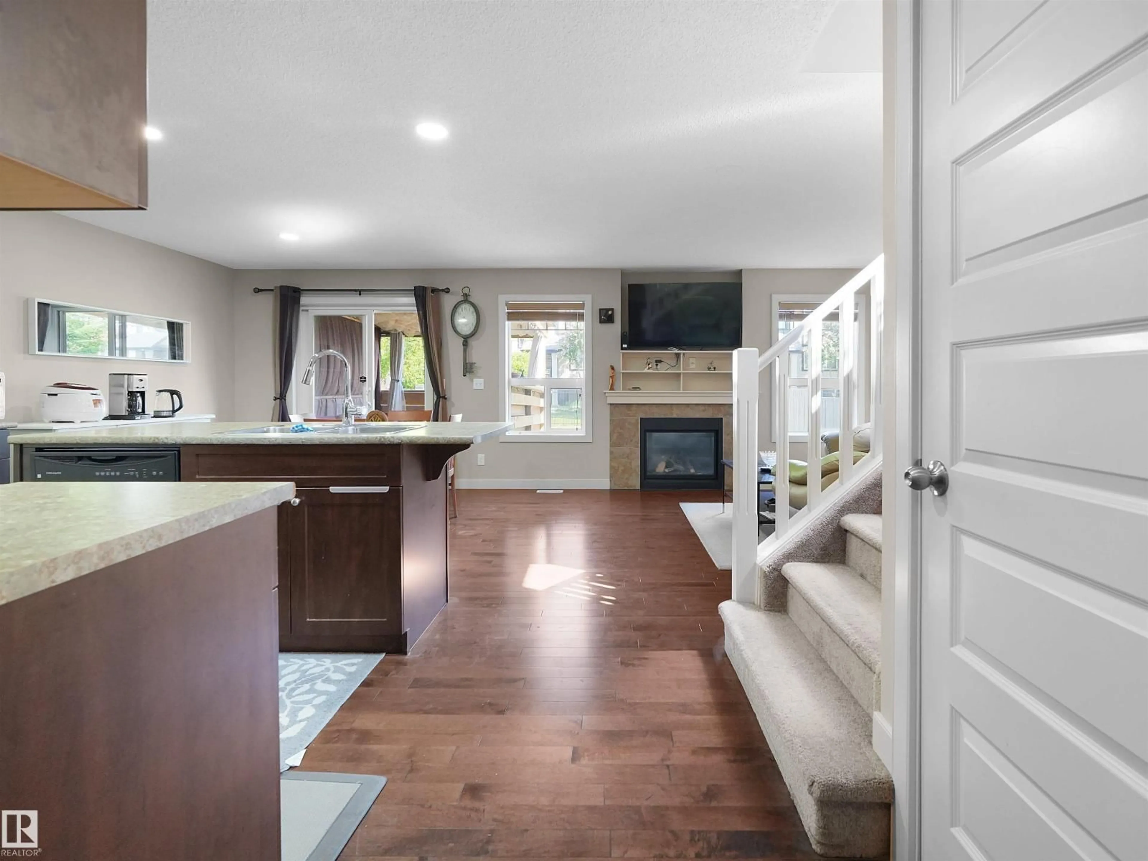Open concept kitchen, unknown for 1692 CUNNINGHAM WY, Edmonton Alberta T6W0W5